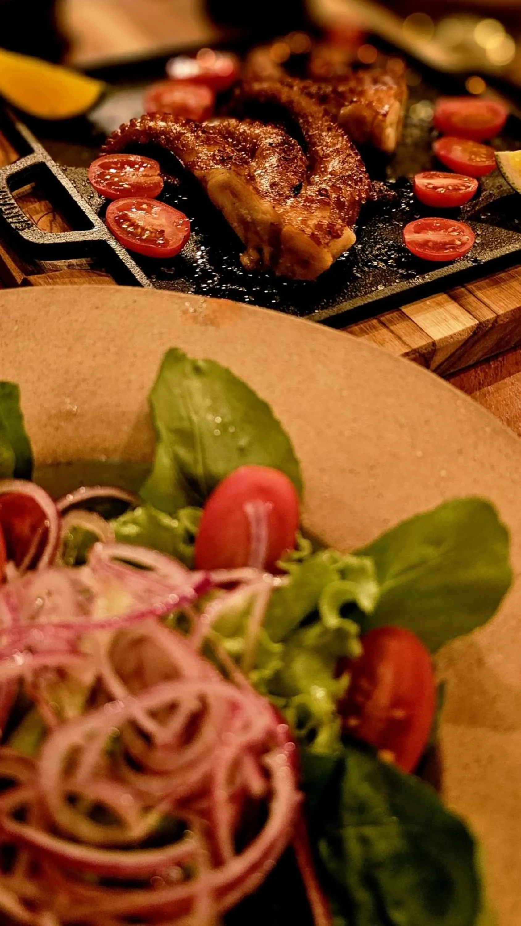 Restaurant/places to eat in Luau Hotel