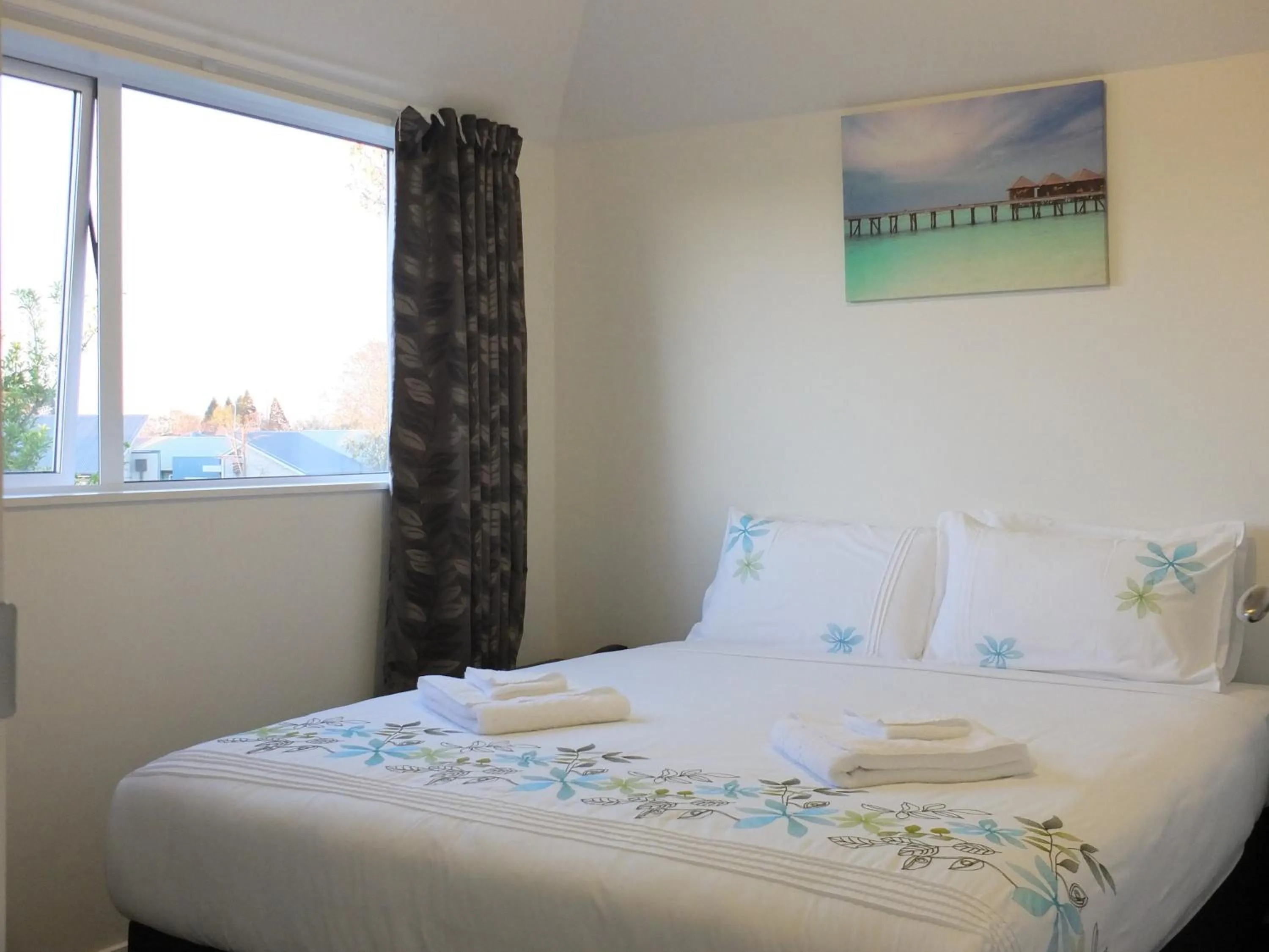 Bed in 101 Stars Motel