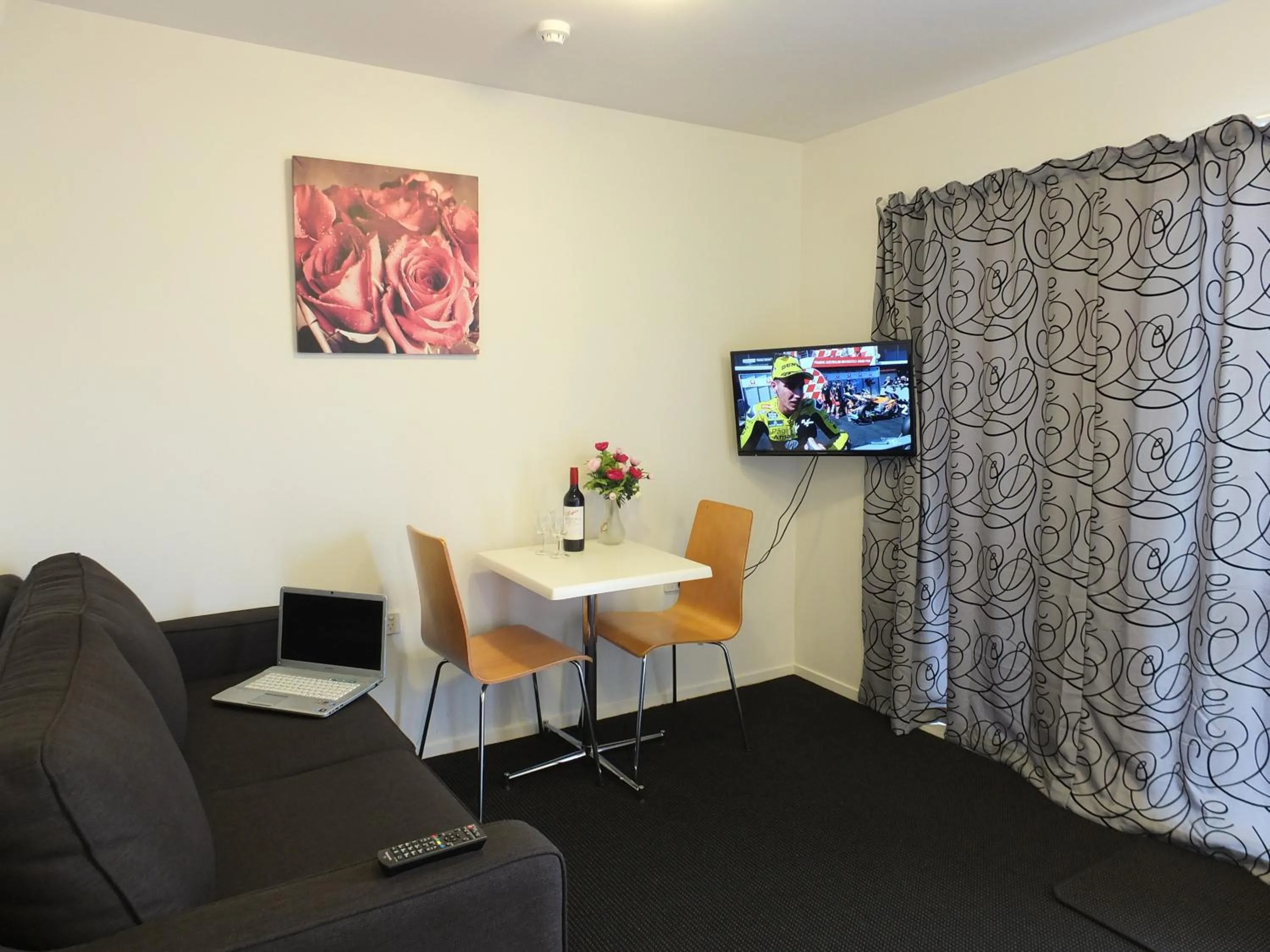 Day in 101 Stars Motel