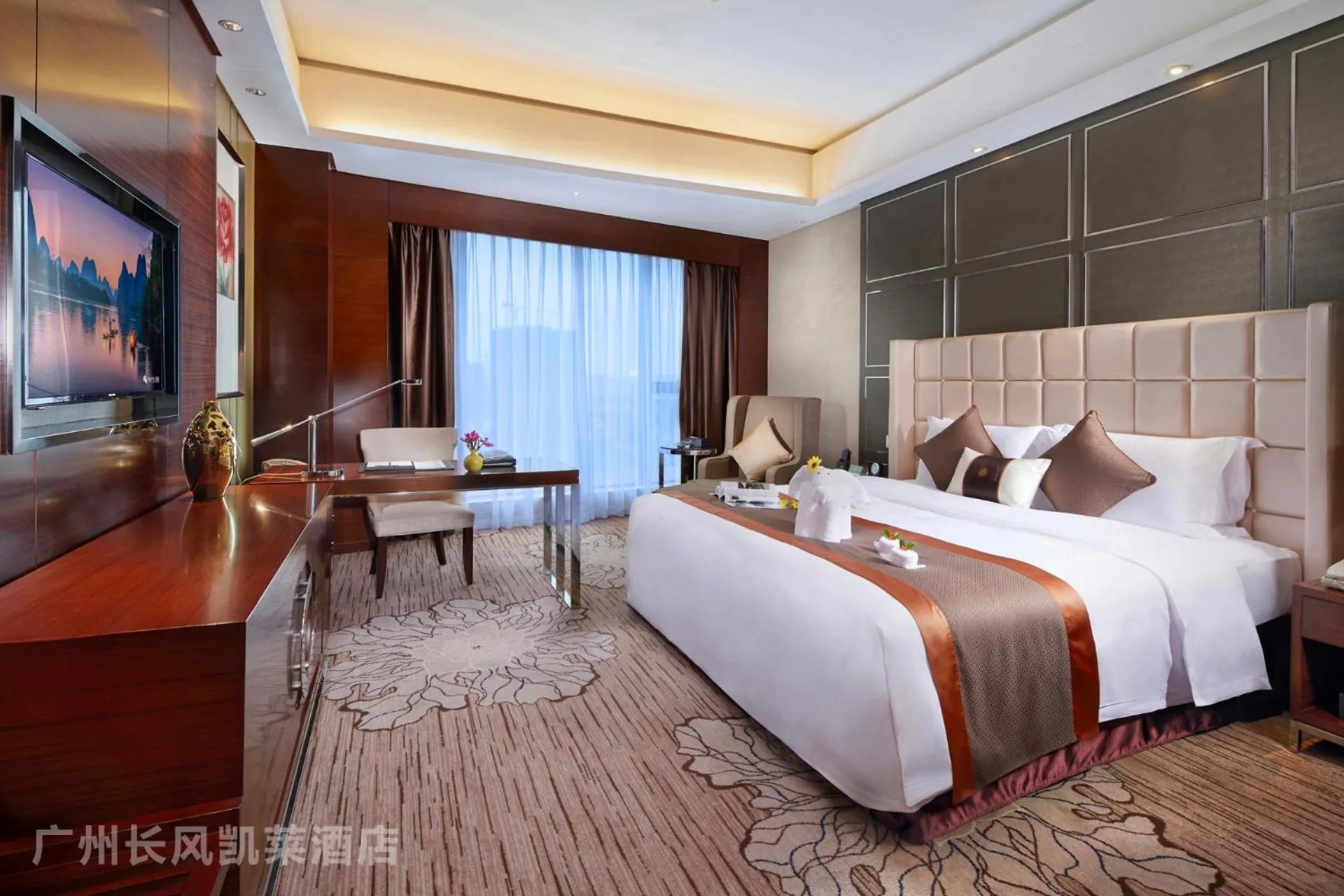 Bed in Guangzhou ChangFeng Gloria Plaza Hotel