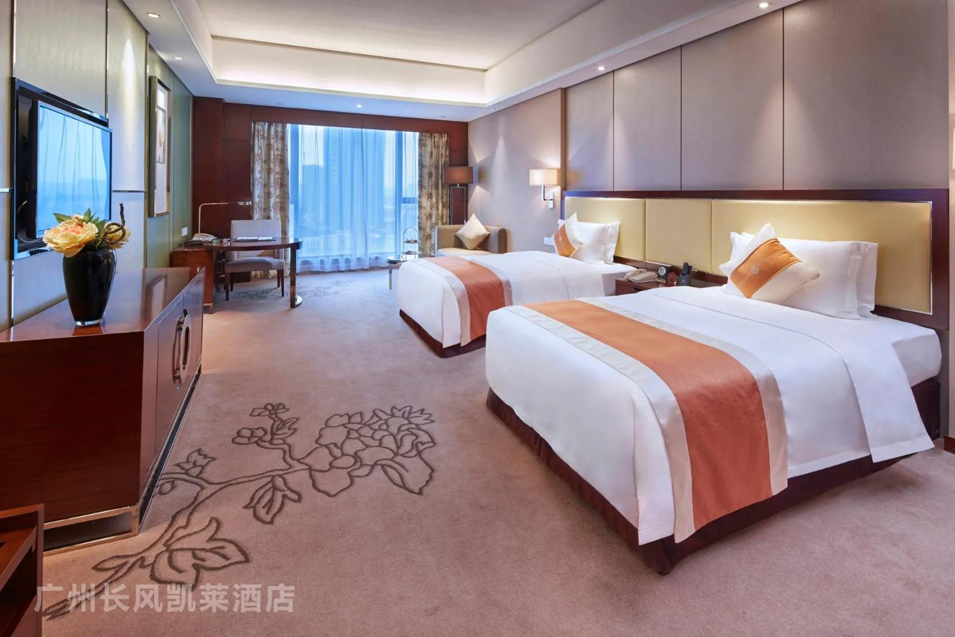 Bed in Guangzhou ChangFeng Gloria Plaza Hotel