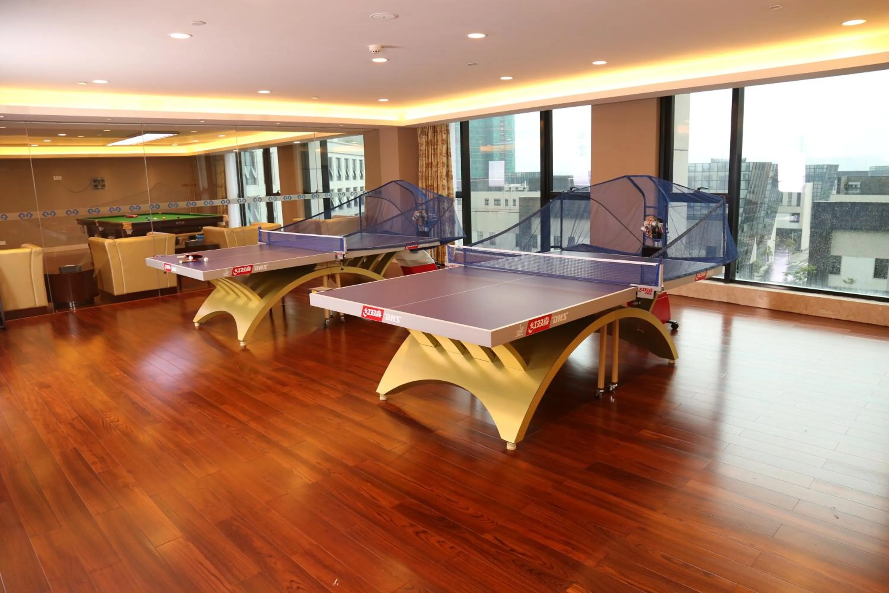 Table tennis in Guangzhou ChangFeng Gloria Plaza Hotel
