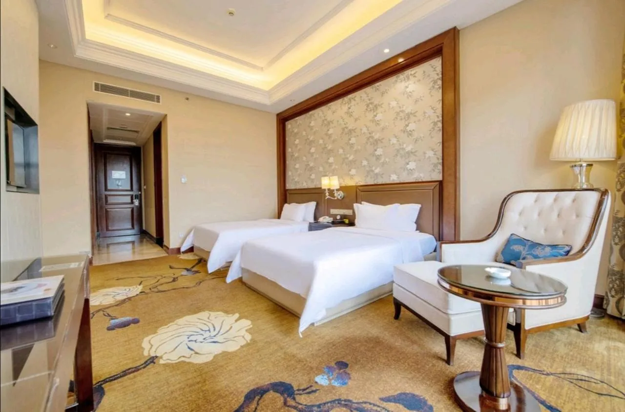 Bedroom, Bed in Days Hotel by Wyndham Logan City Huizhou