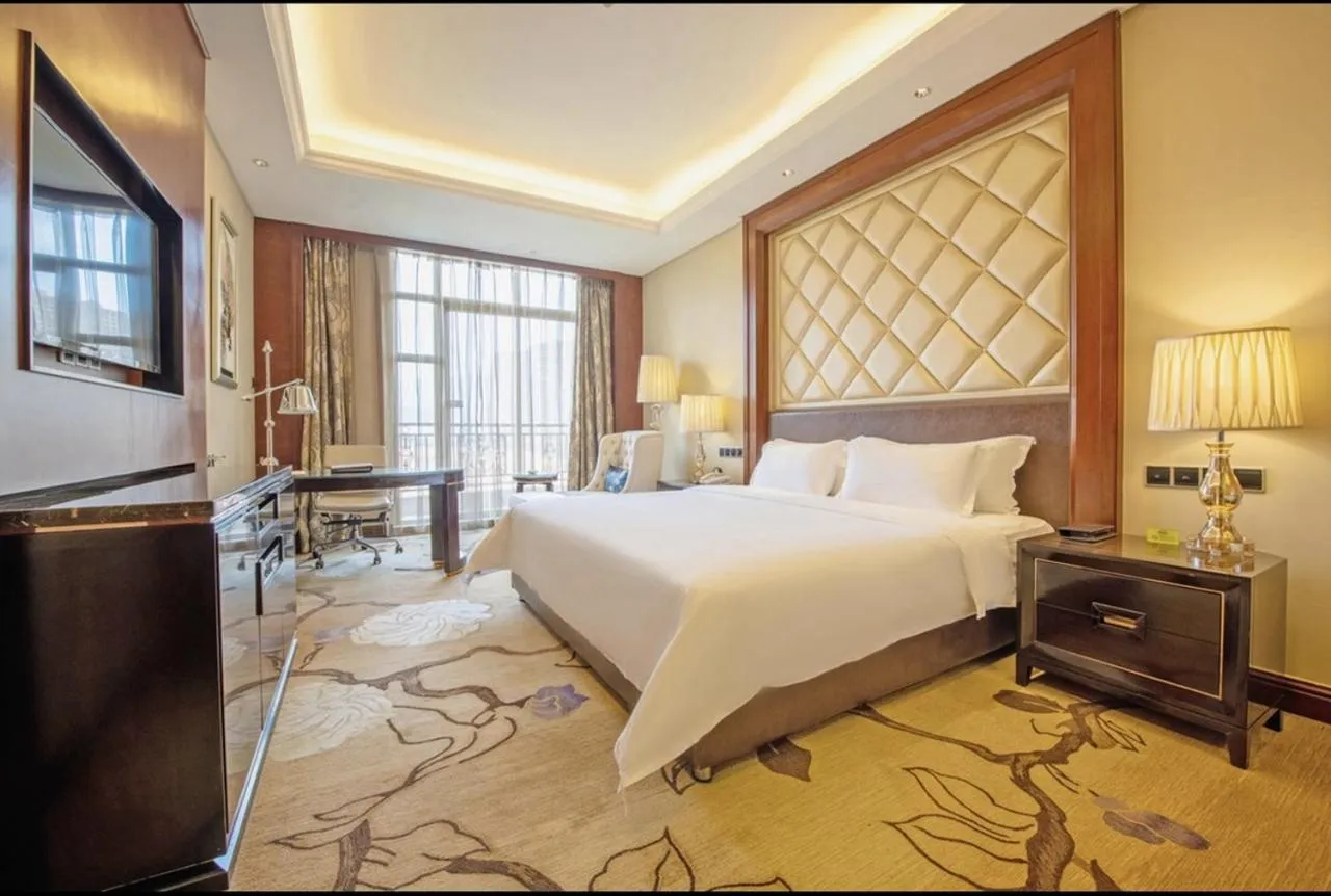 Bedroom, Bed in Days Hotel by Wyndham Logan City Huizhou