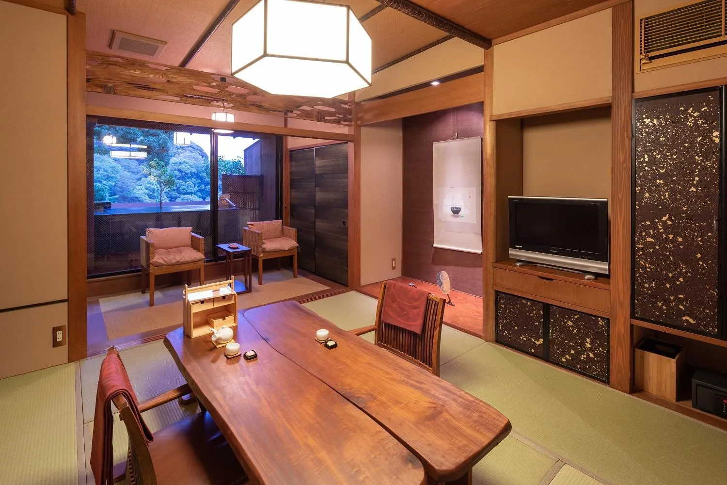 Photo of the whole room in Watei Kazekomichi