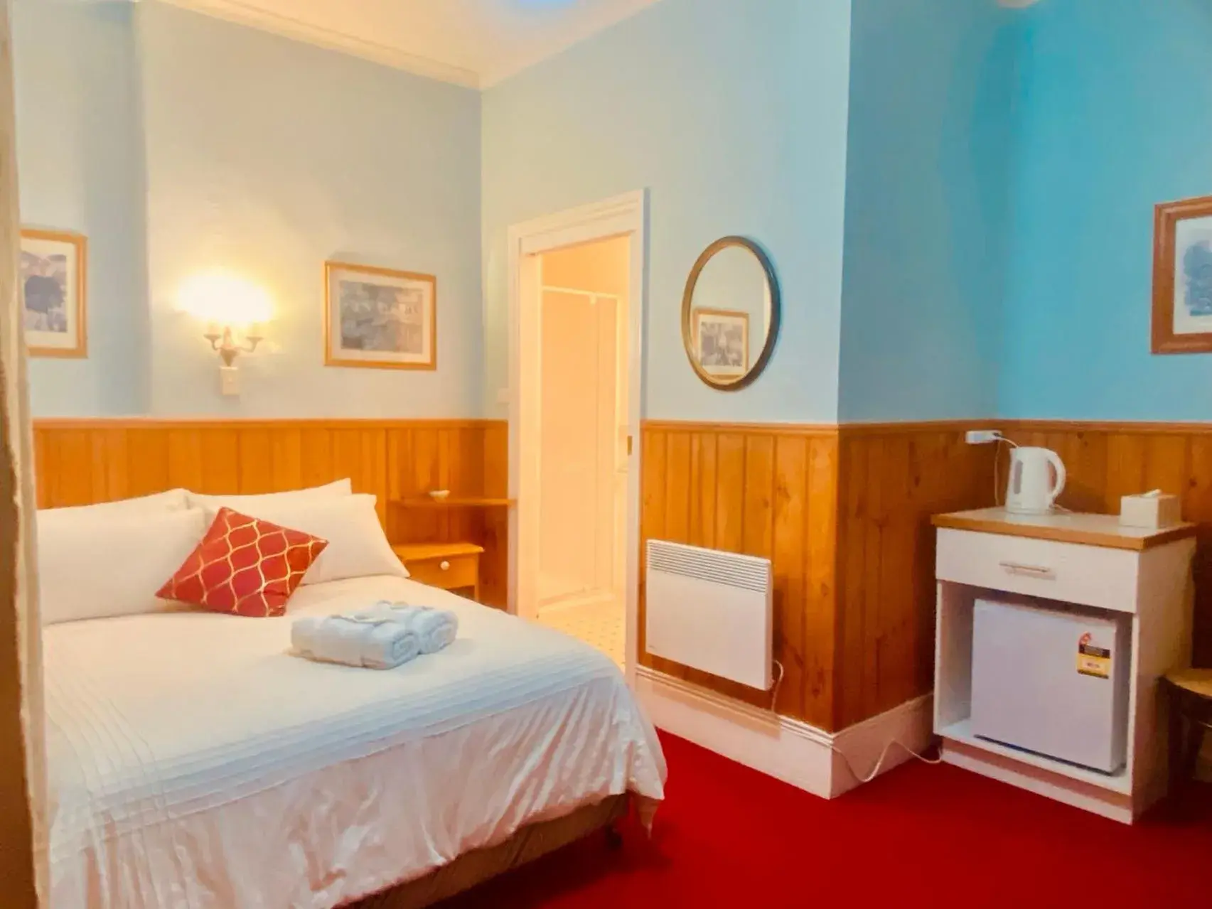 Standard Double Room in Hillview House Launceston Standard Double Room in Hillview House Launceston