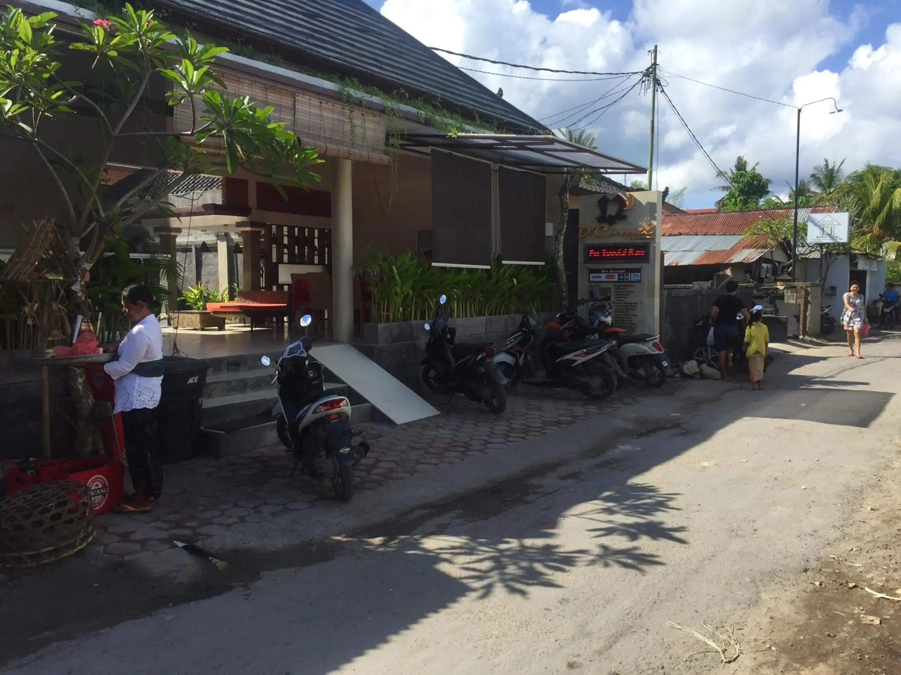 Facade/entrance in D'Camel Hotel Lembongan Facade/entrance in D'Camel Hotel Lembongan