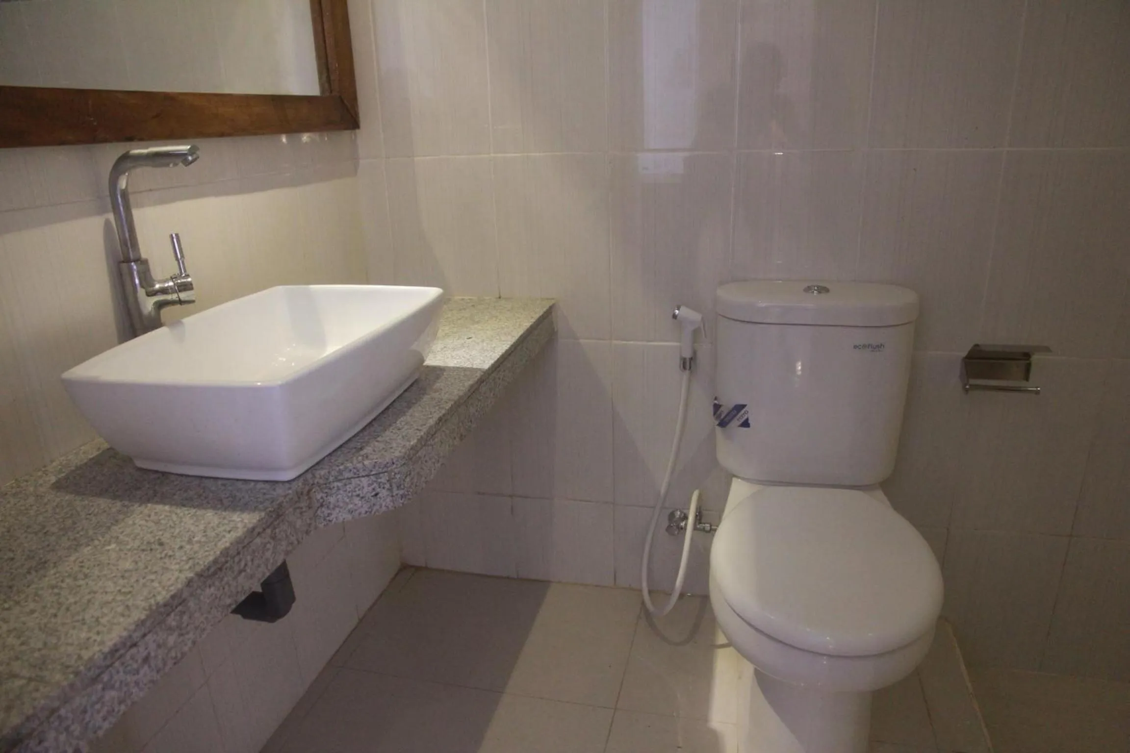 Toilet in D'Camel Hotel Lembongan