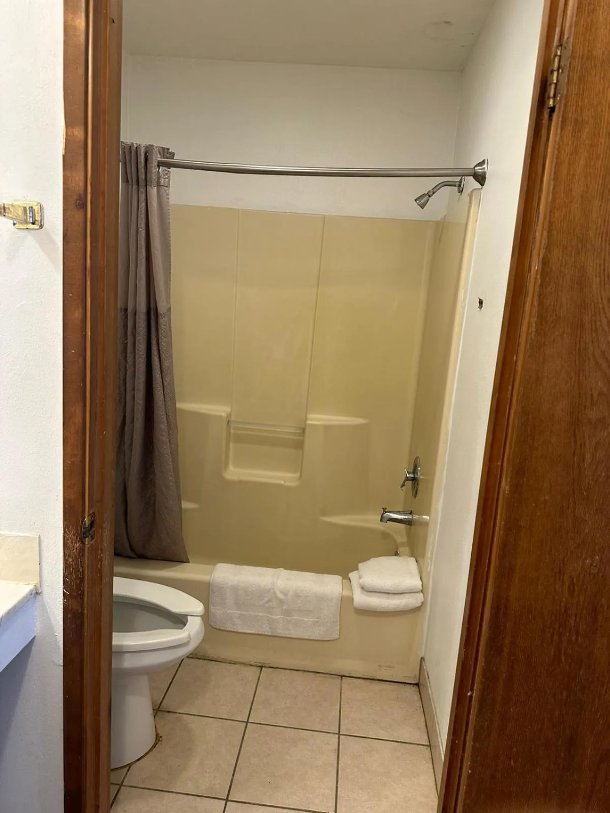 Bathroom in Rama Inn