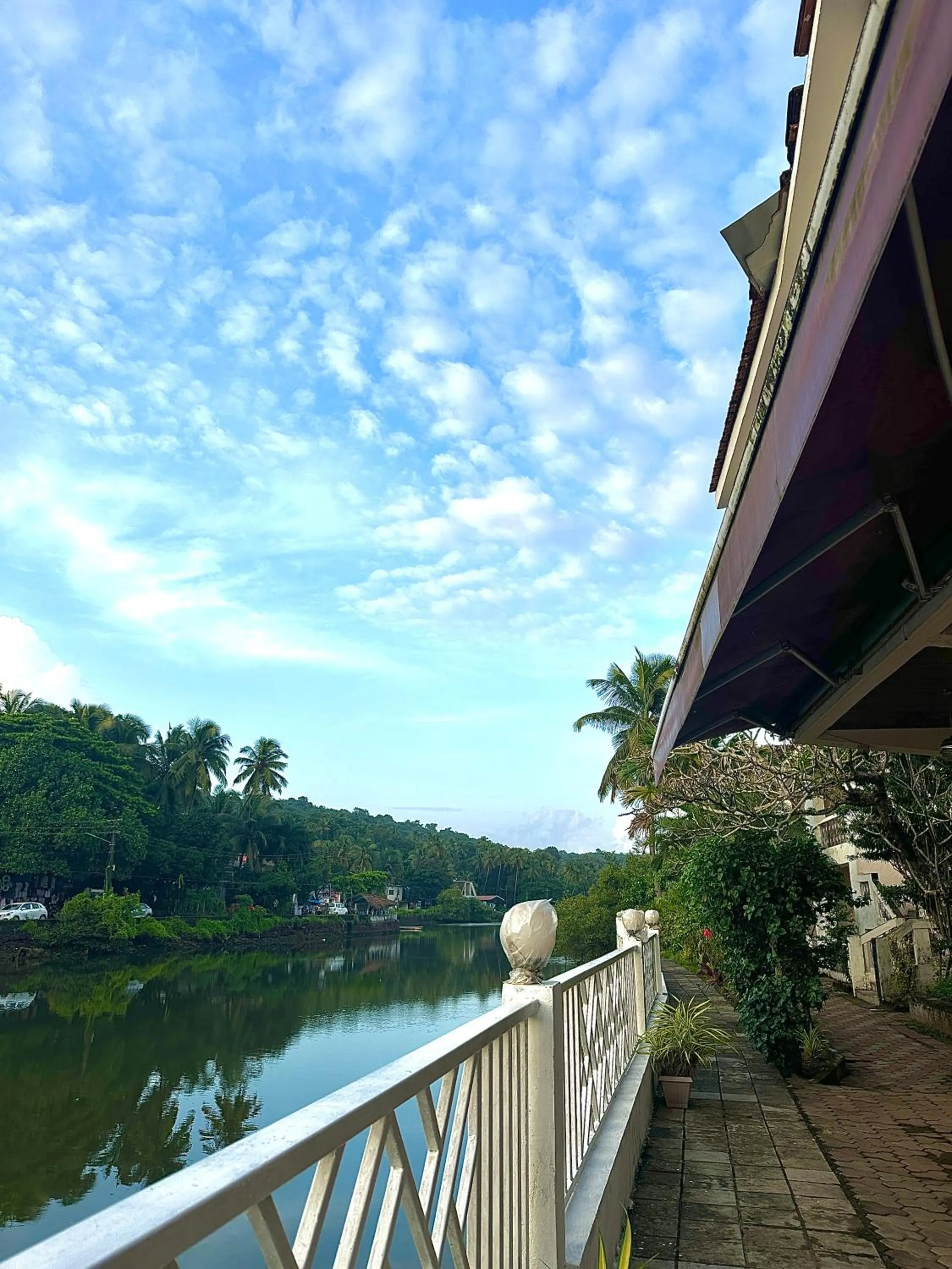 Day in Hotel Riverside