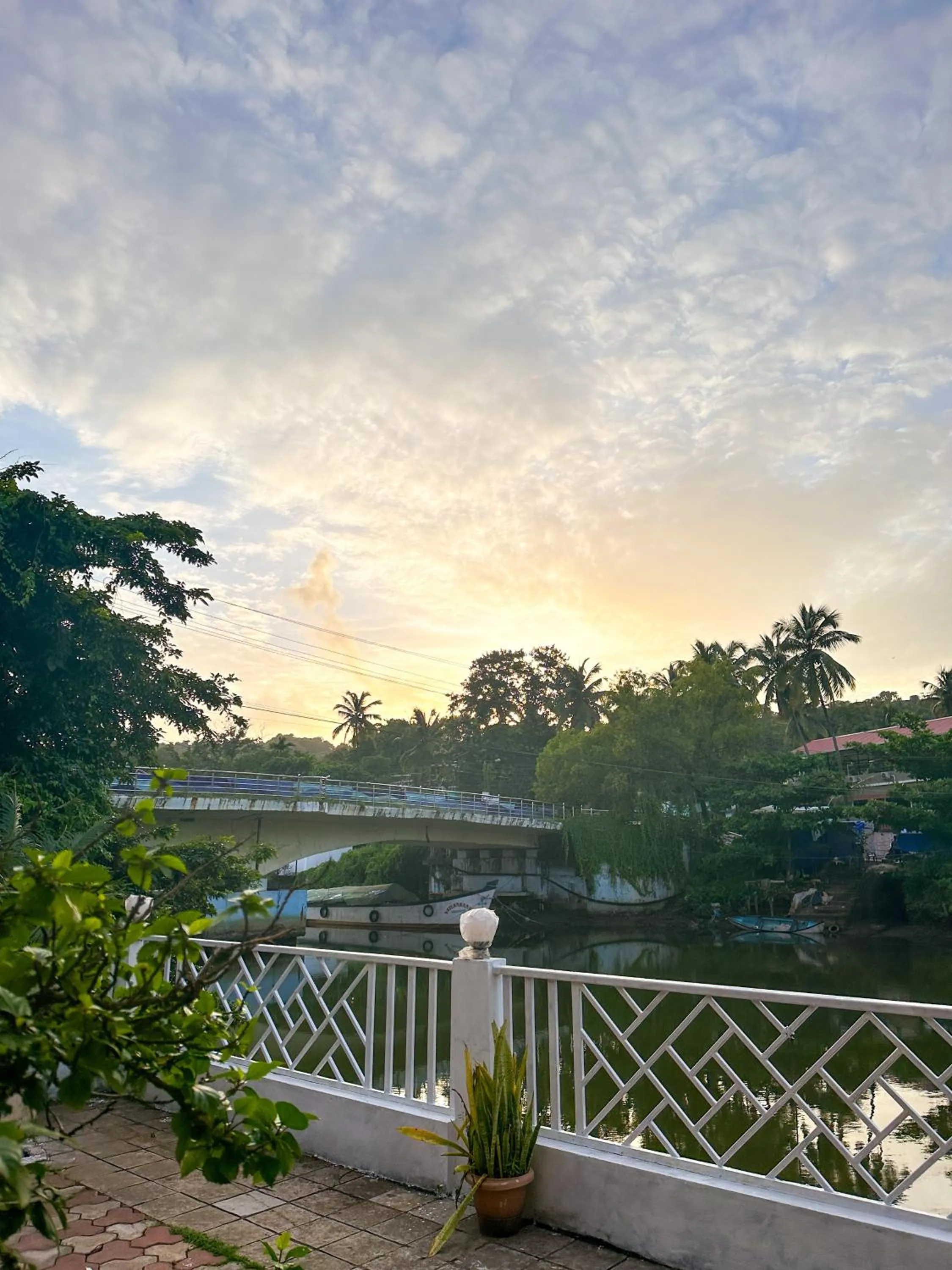 Day in Hotel Riverside