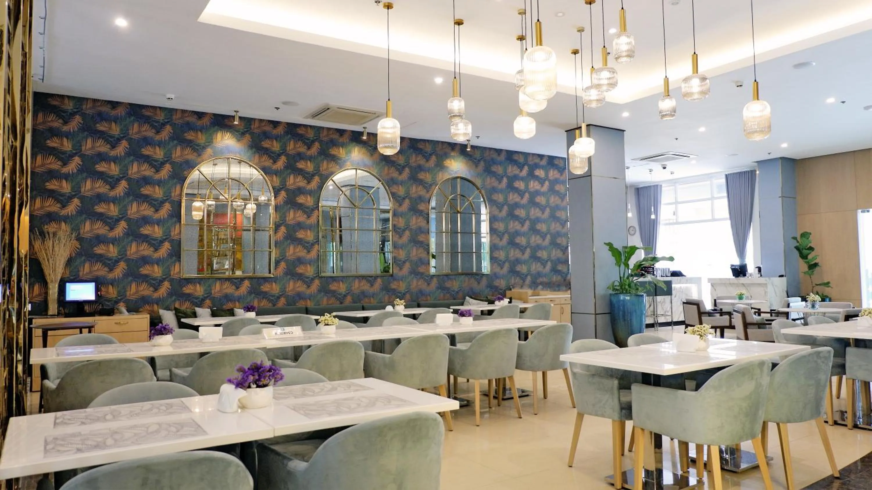 Restaurant/places to eat in The Harvest Hotel Managed by HII