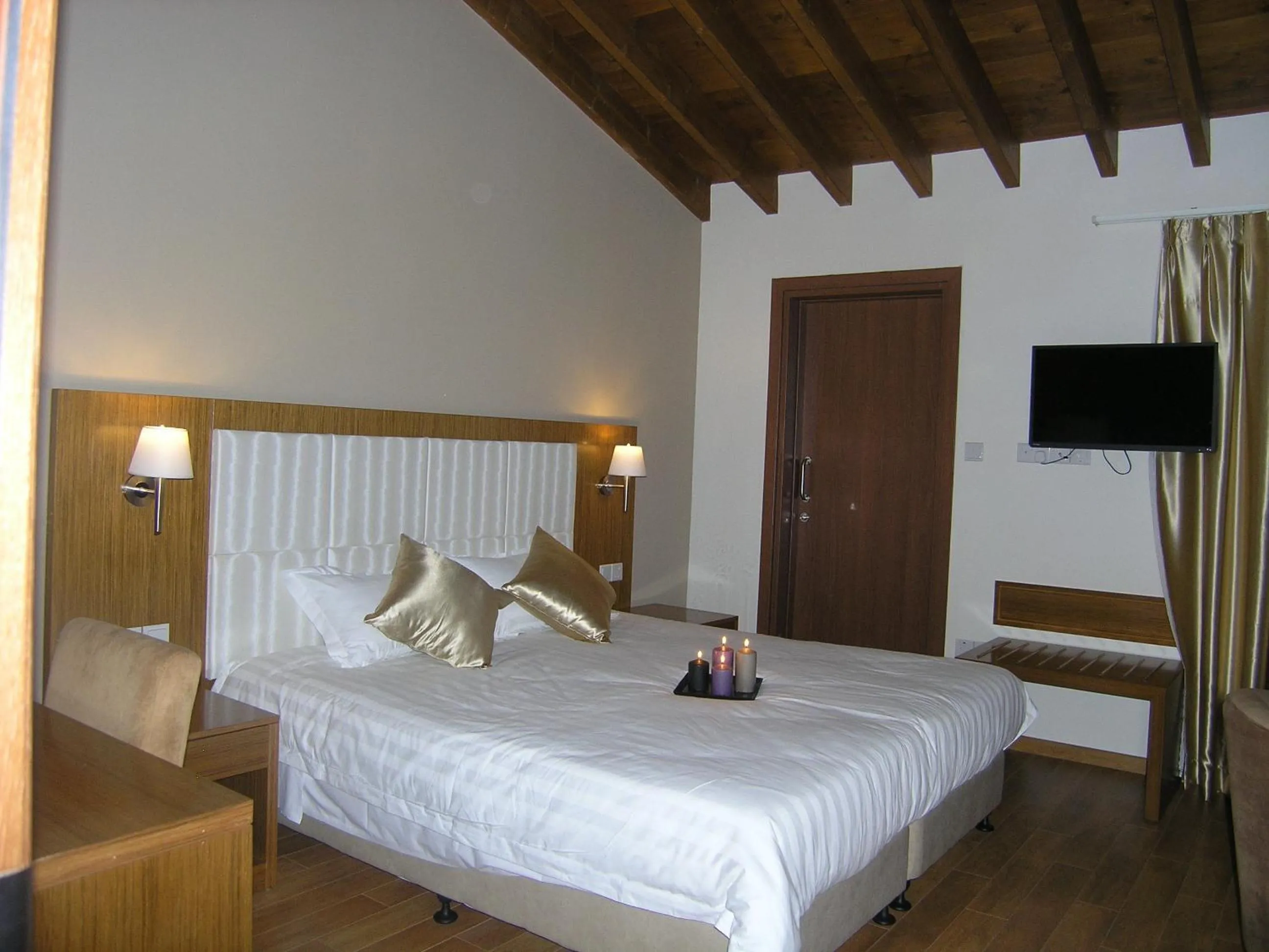 Bathroom, Bed in Livadia Hotel Kyperounta