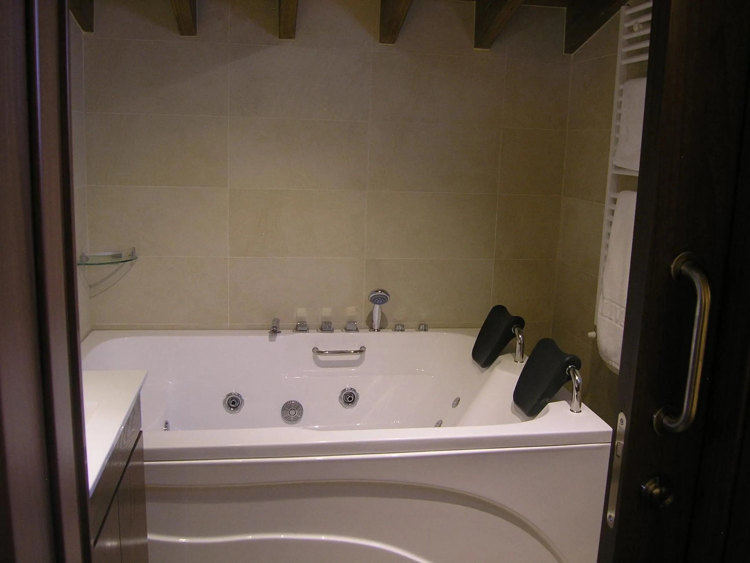 Hot Tub in Livadia Hotel Kyperounta