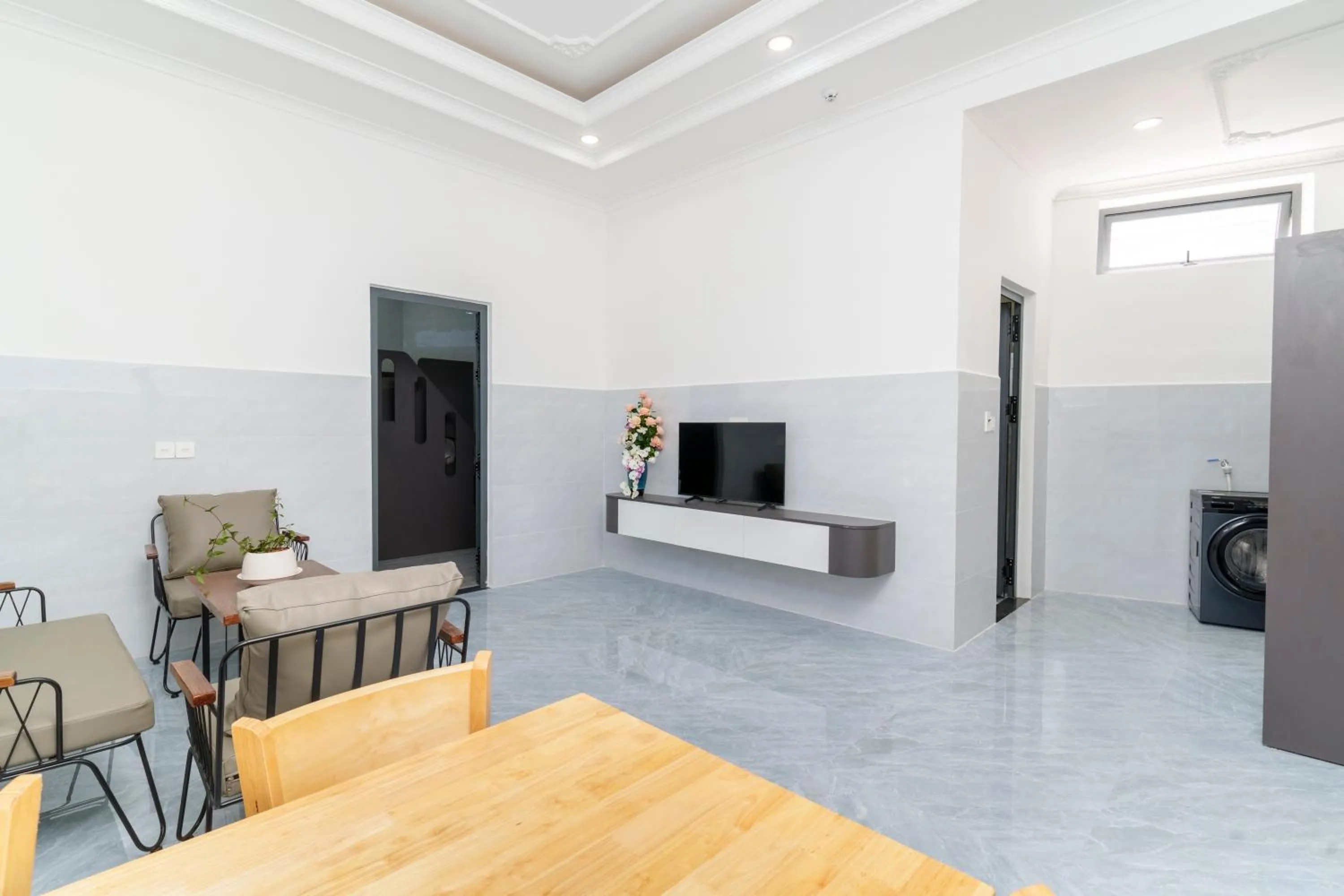 Communal lounge/ TV room in Serene Stay