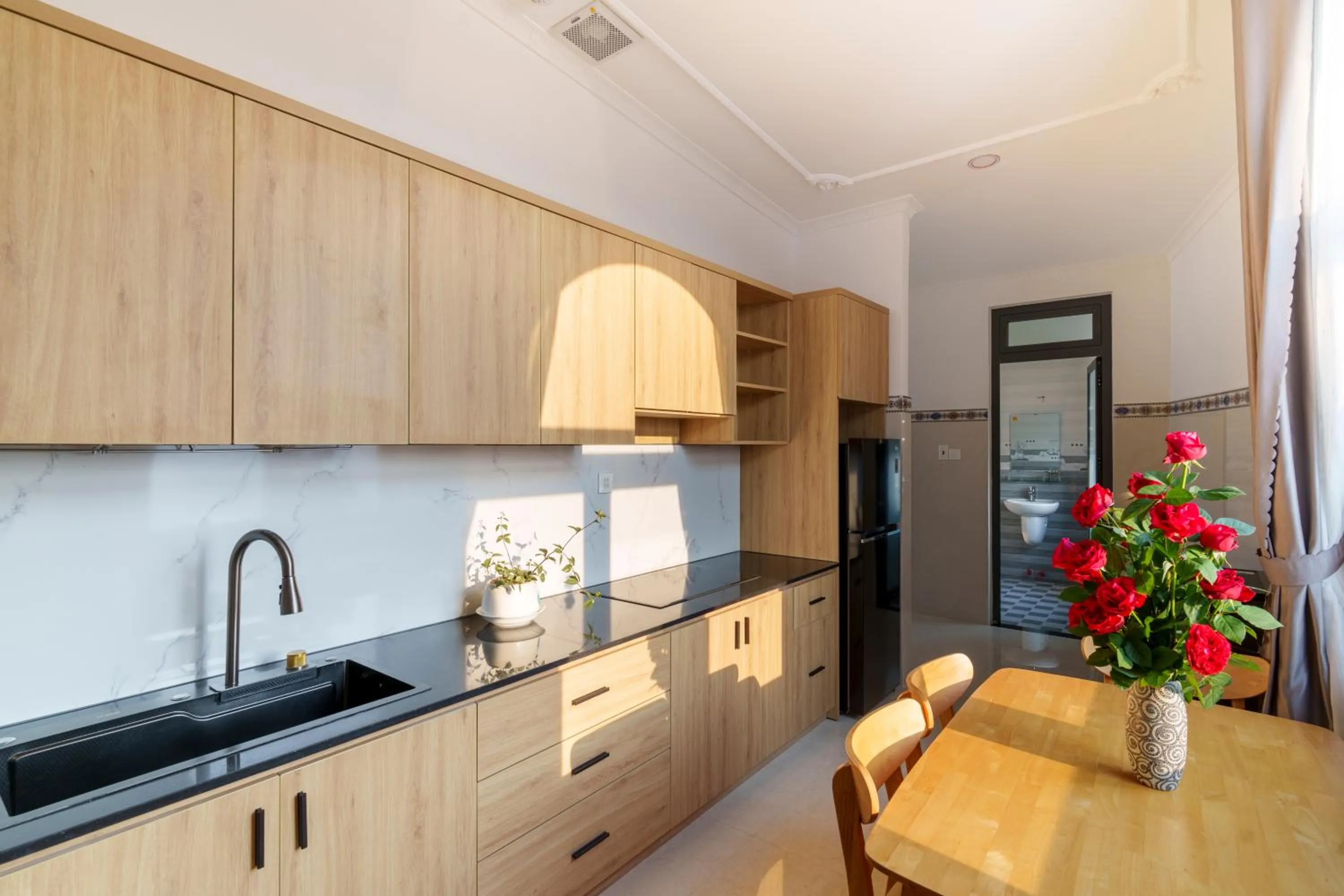 Kitchen or kitchenette in Serene Stay