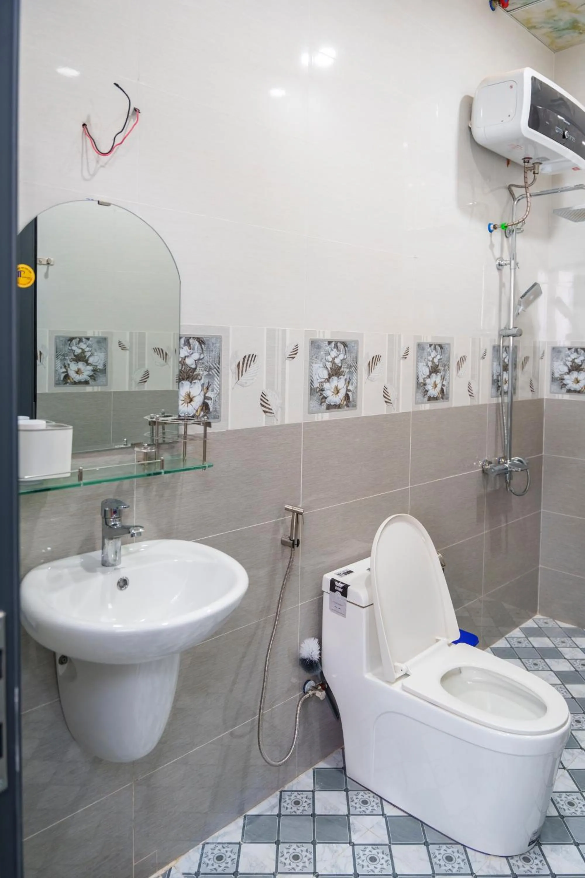 Shower in Serene Stay