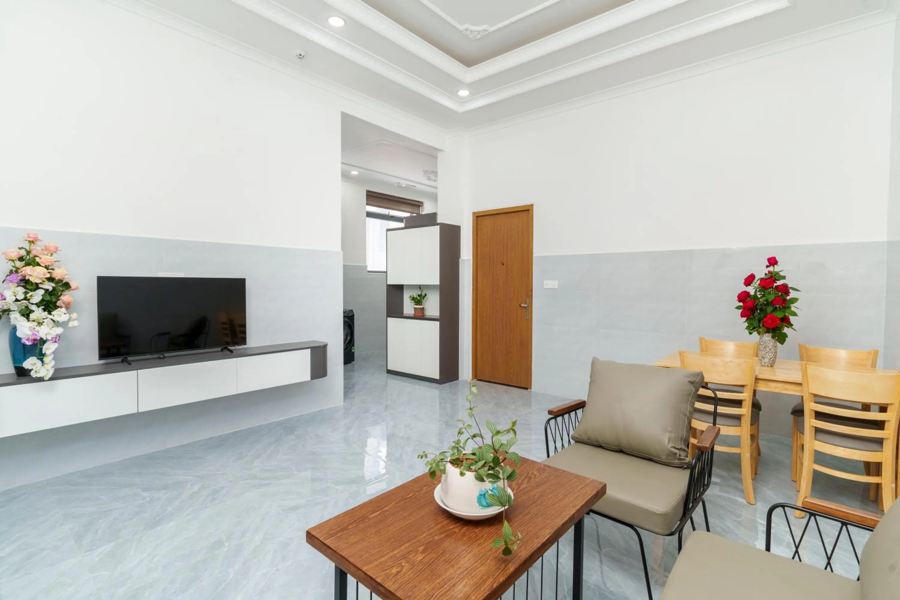 Communal lounge/ TV room in Serene Stay
