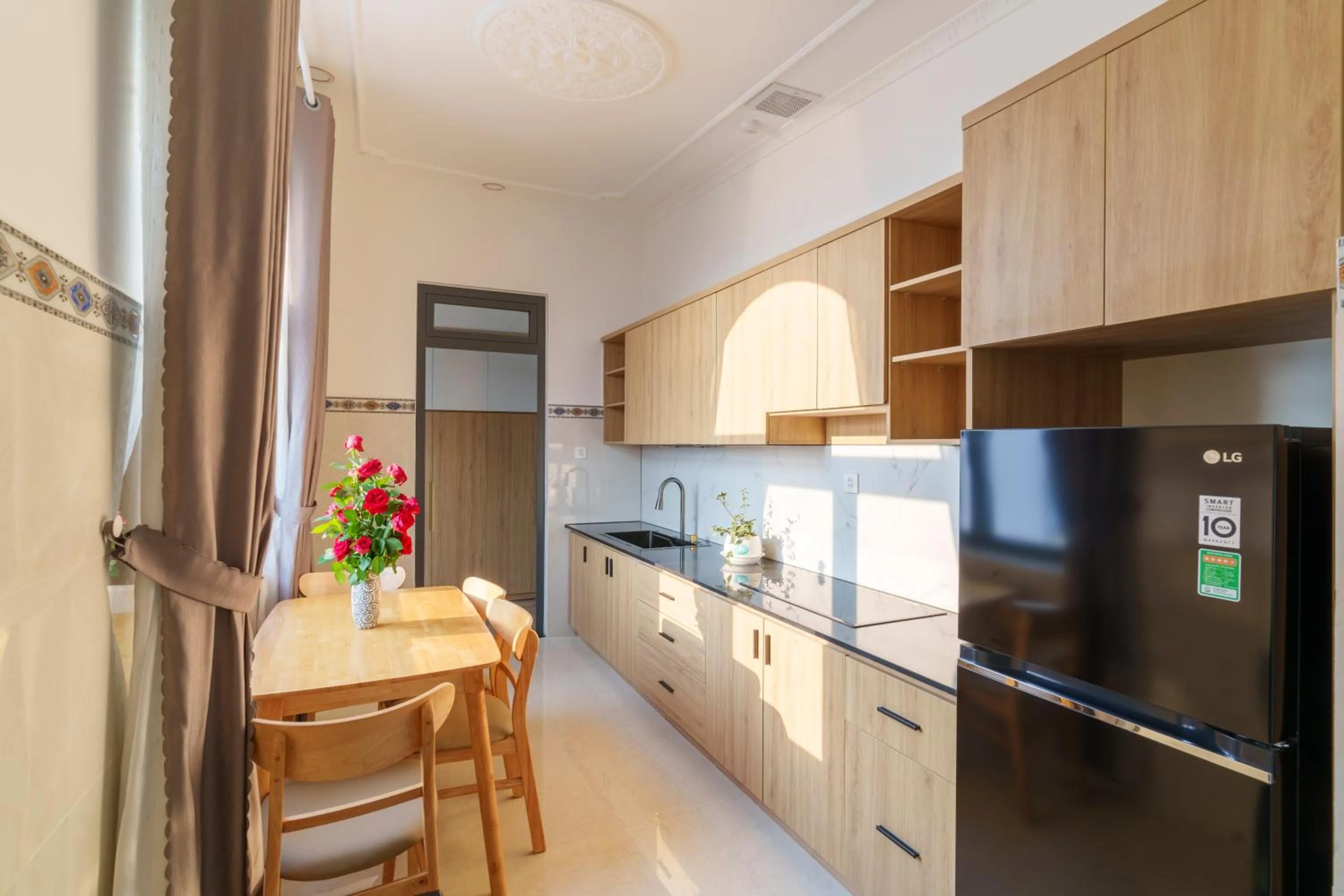 Kitchen or kitchenette in Serene Stay