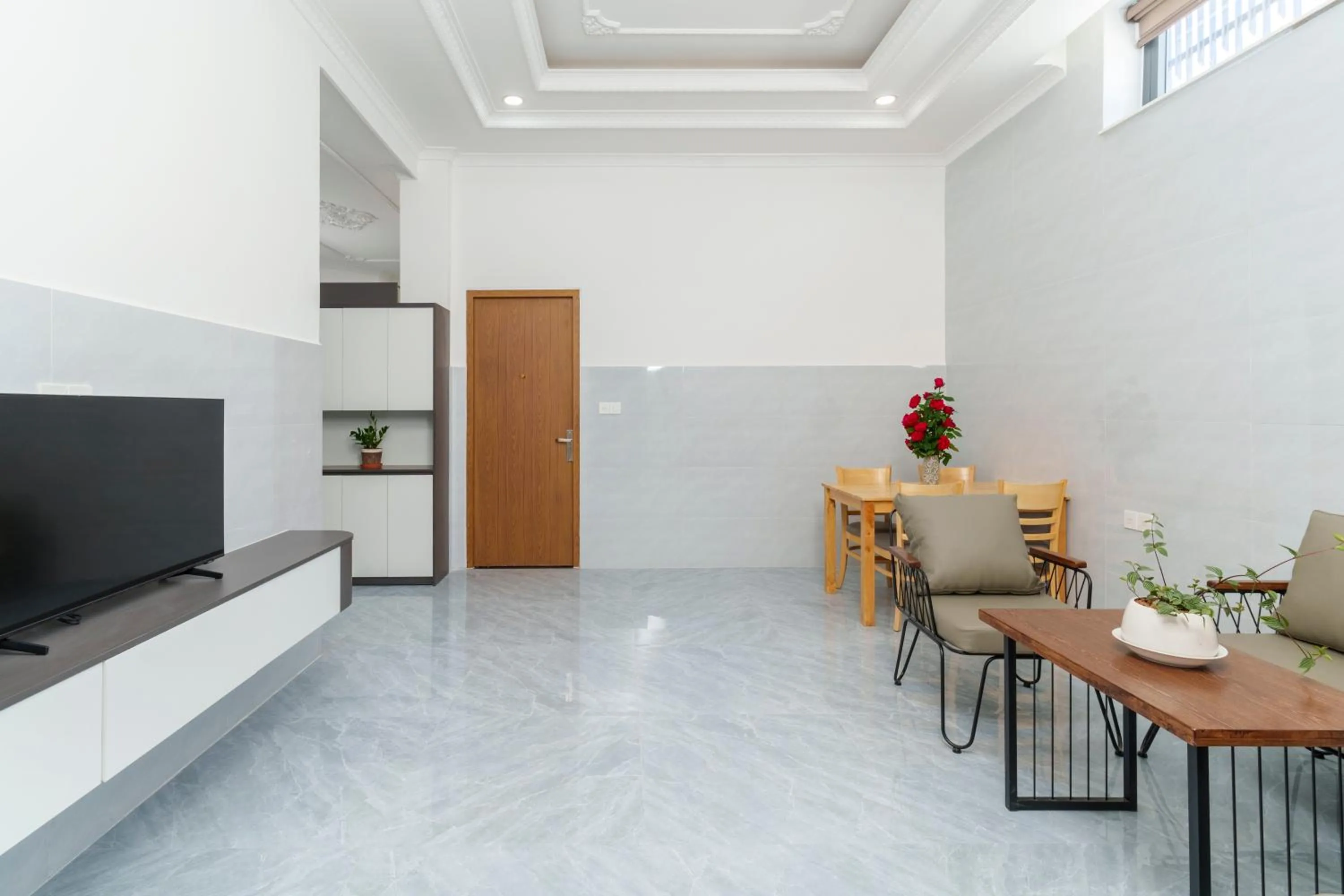 Communal lounge/ TV room in Serene Stay