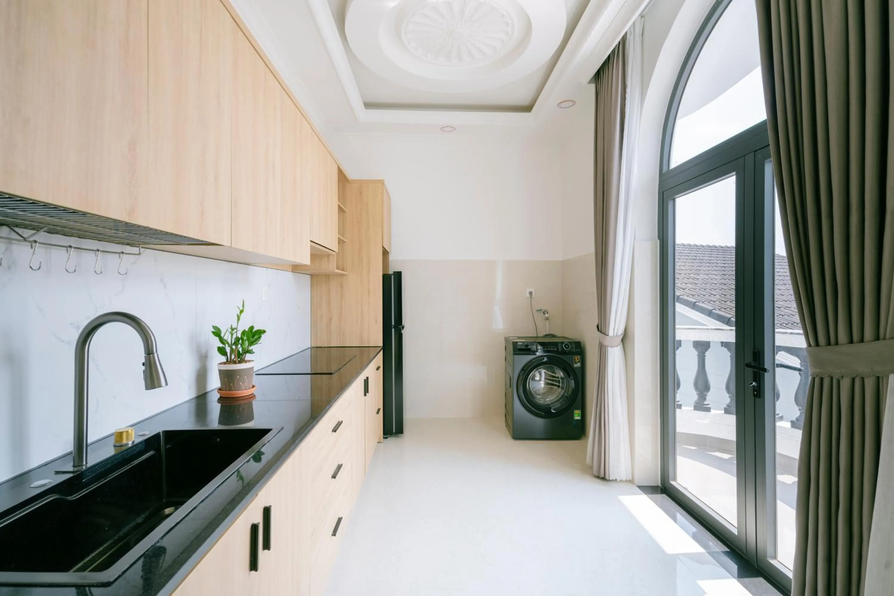 Kitchen or kitchenette in Serene Stay
