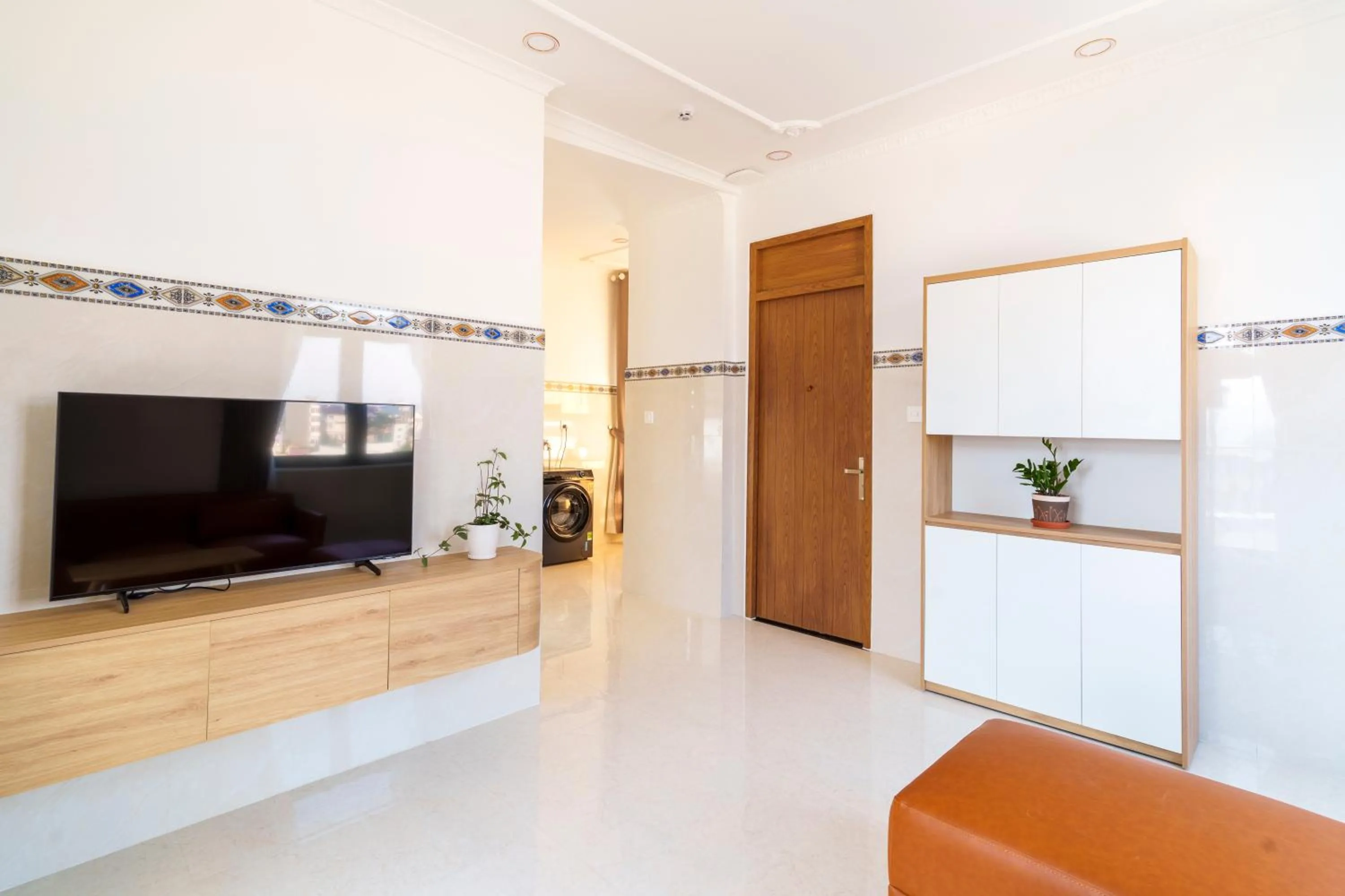 Communal lounge/ TV room in Serene Stay