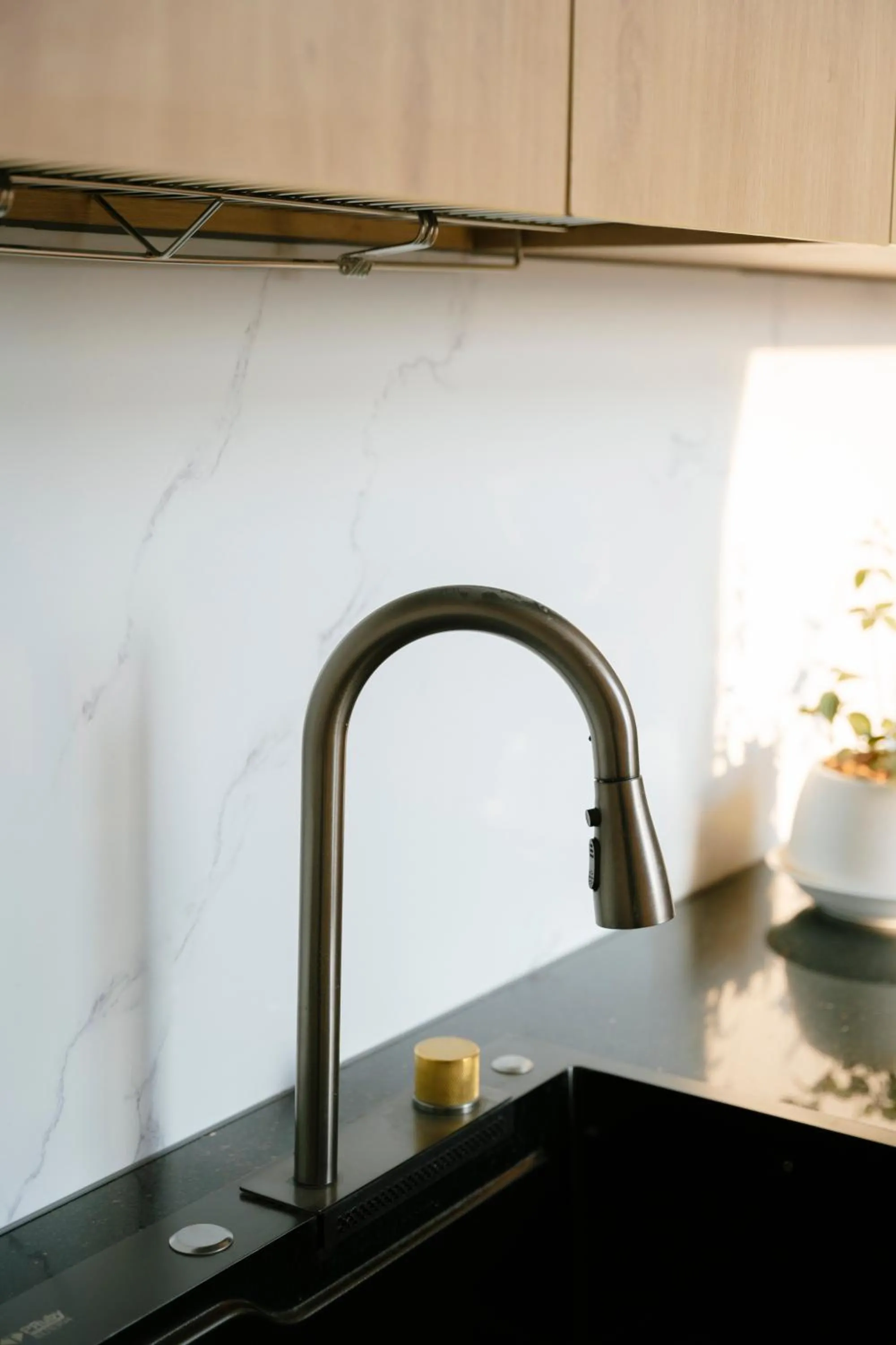 Kitchen or kitchenette in Serene Stay