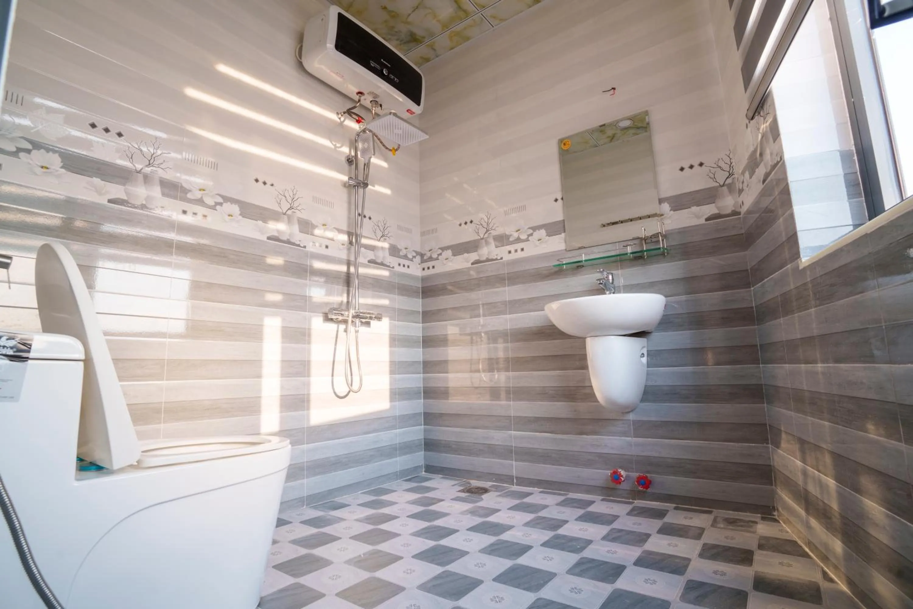 Shower in Serene Stay