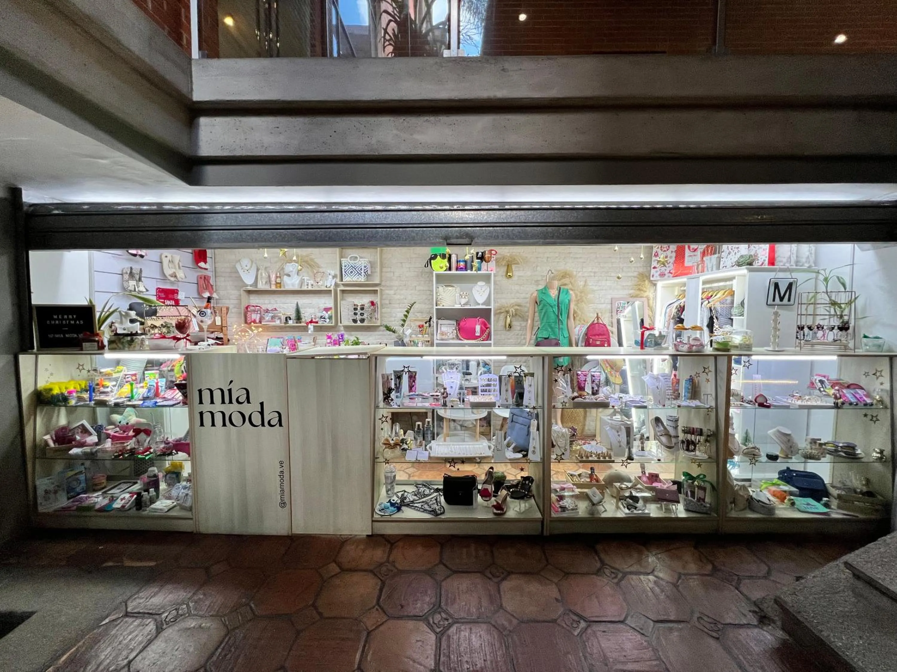 On-site shops in Hotel GH Guaparo Inn Valencia