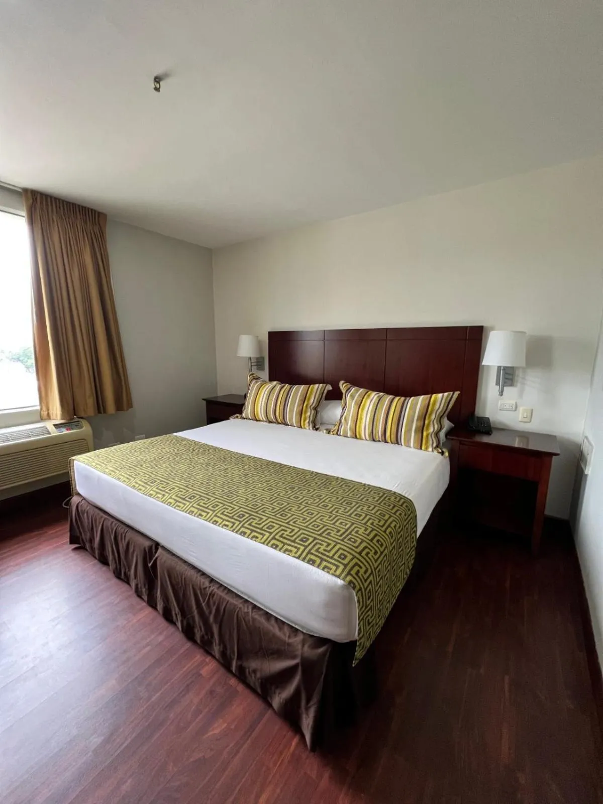 Bed in Hotel GH Guaparo Inn Valencia