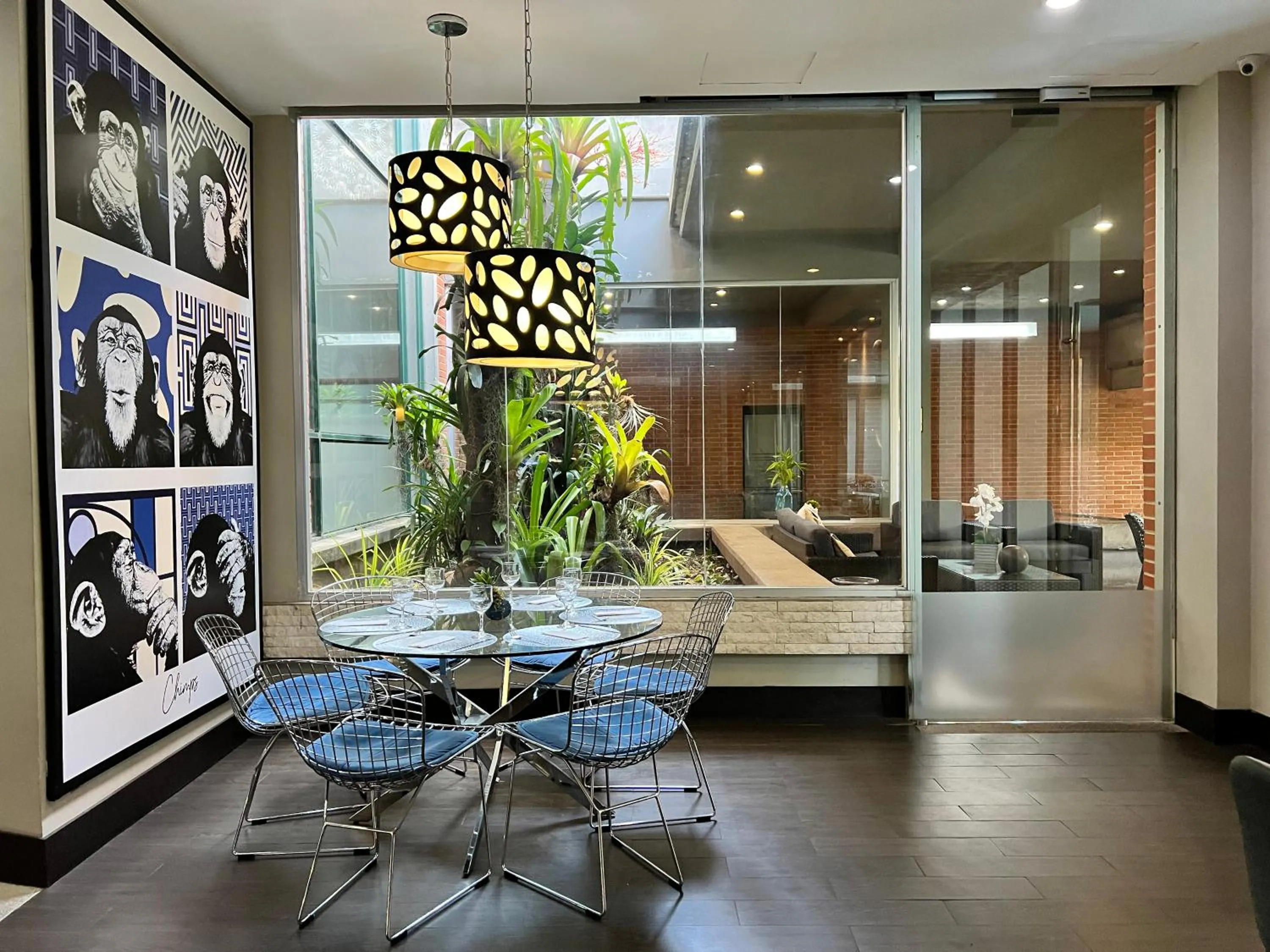 Restaurant/places to eat in Hotel GH Guaparo Inn Valencia