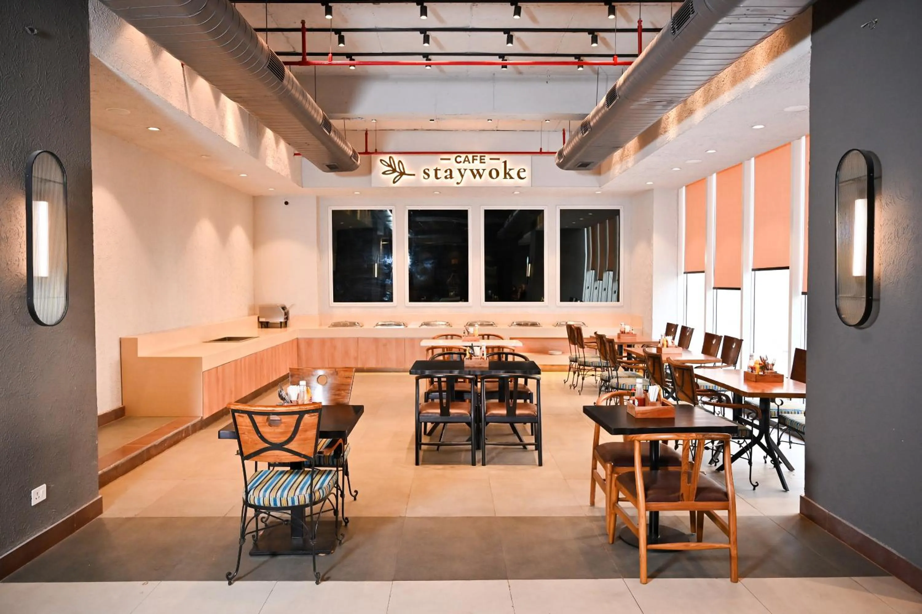 Restaurant/places to eat in Alivaa Hotel Gurugram Sohna Road City Center