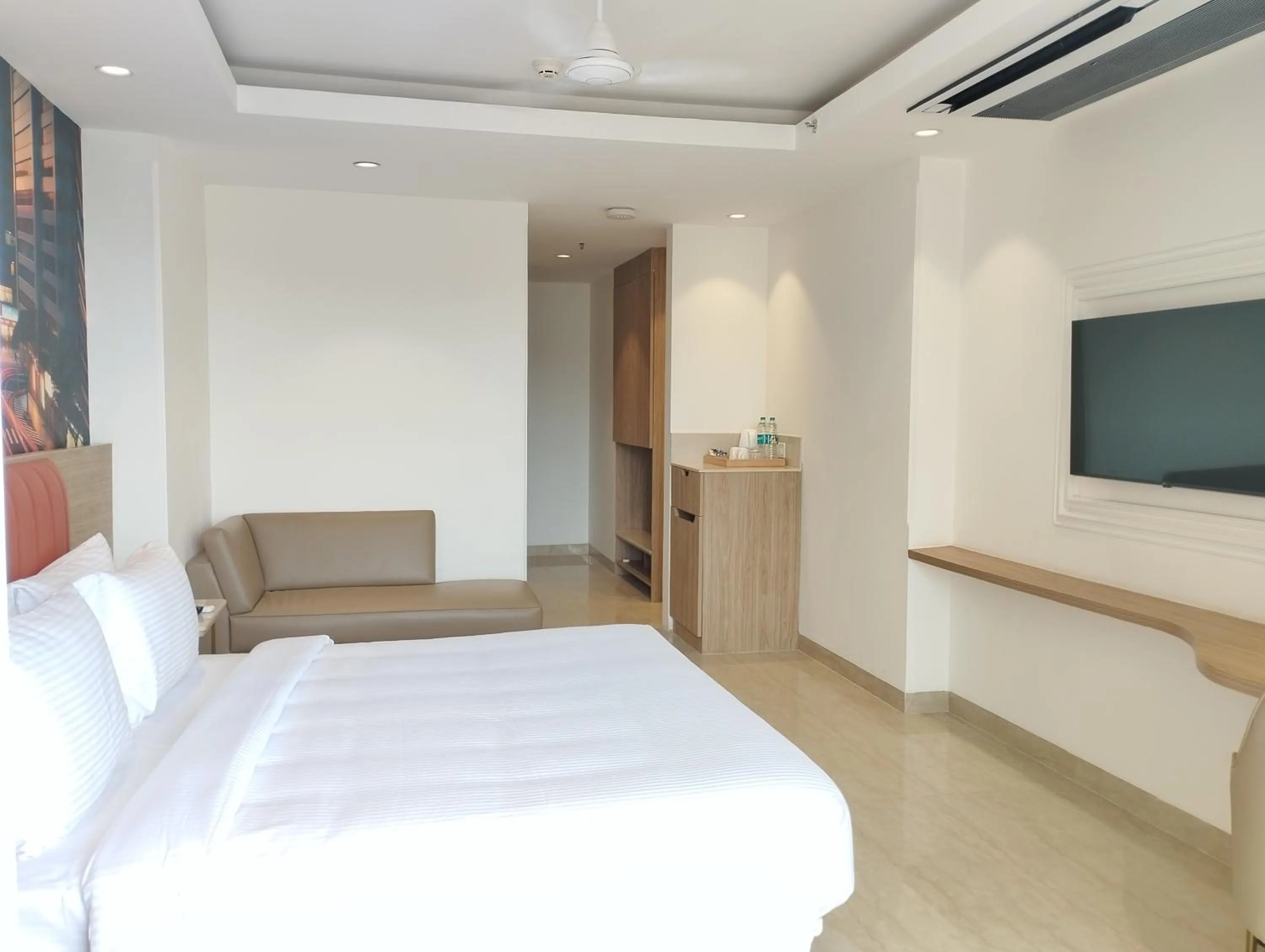 Bed in Alivaa Hotel Gurugram Sohna Road City Center
