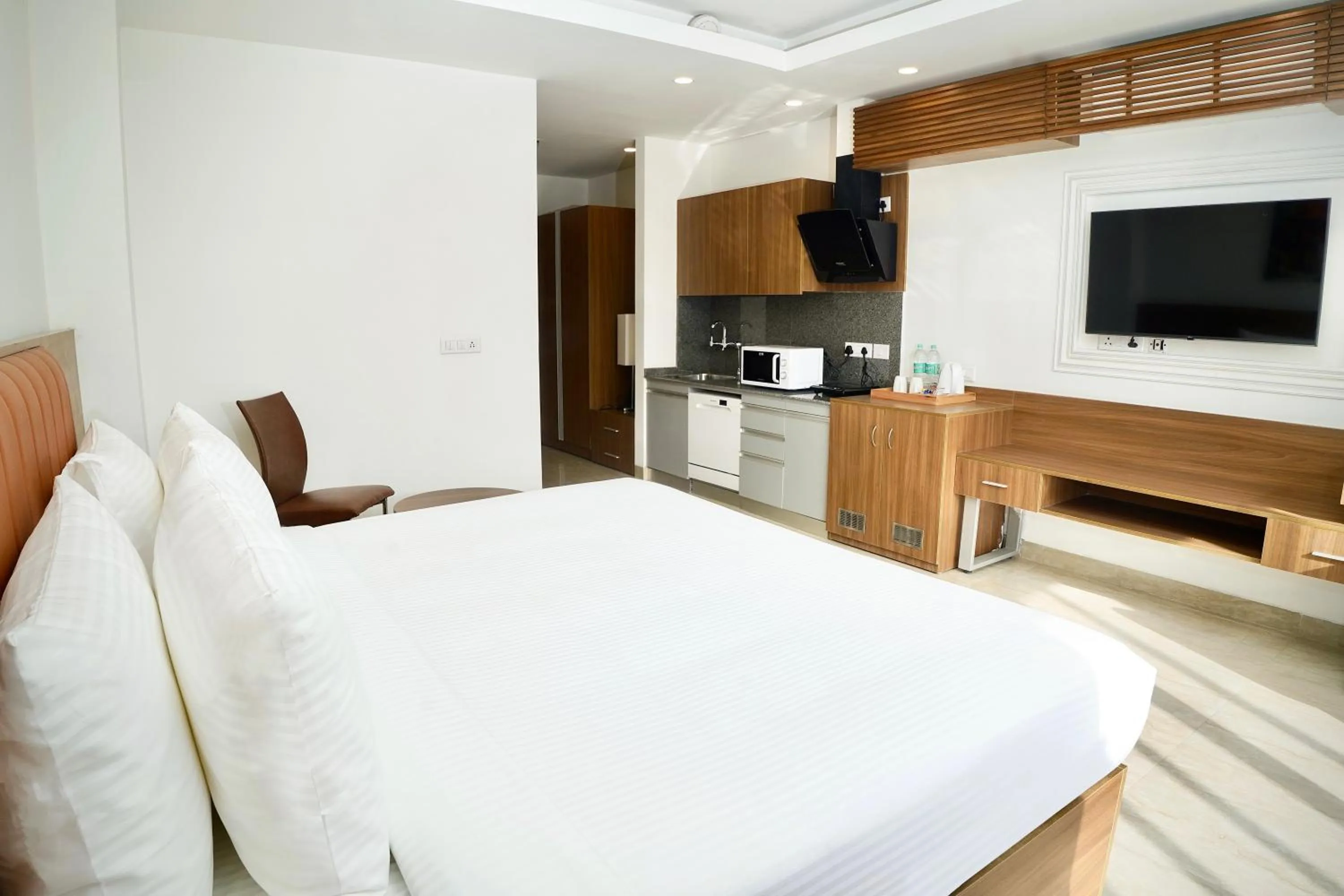 Bedroom, Bed in Alivaa Hotel Gurugram Sohna Road City Center