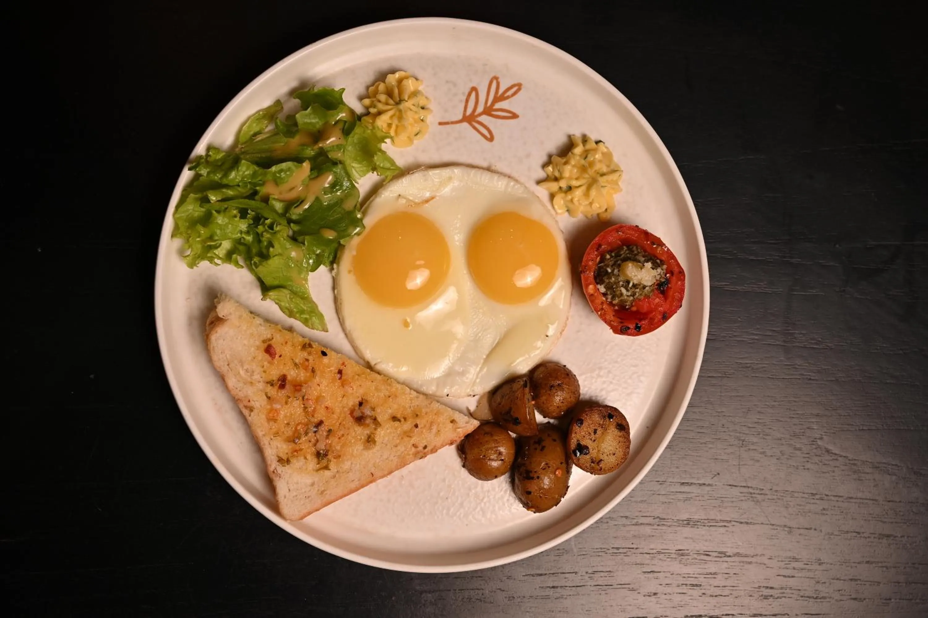 Food and drinks in Alivaa Hotel Gurugram Sohna Road City Center