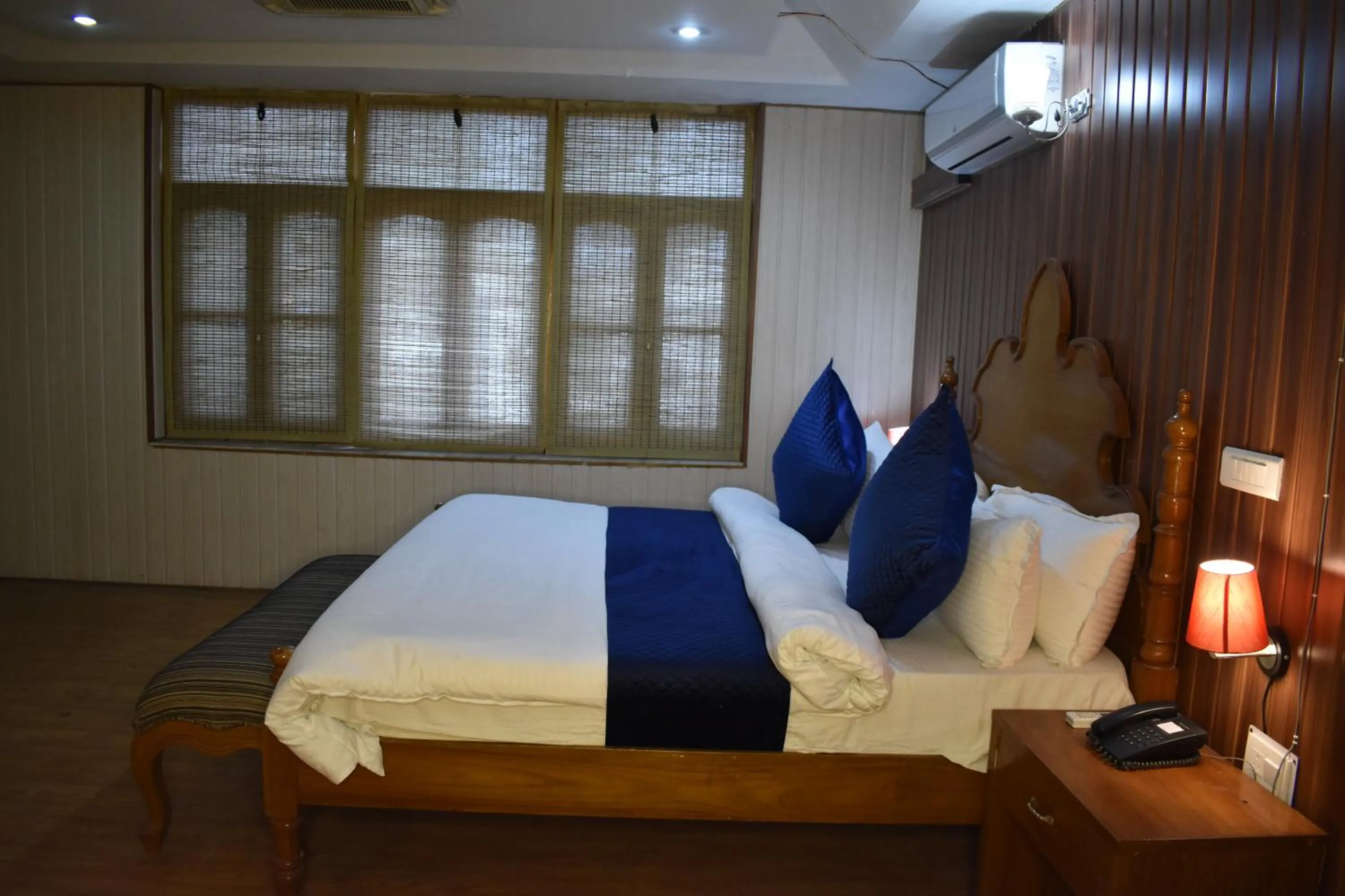 Bed in Hotel Padmini Palace
