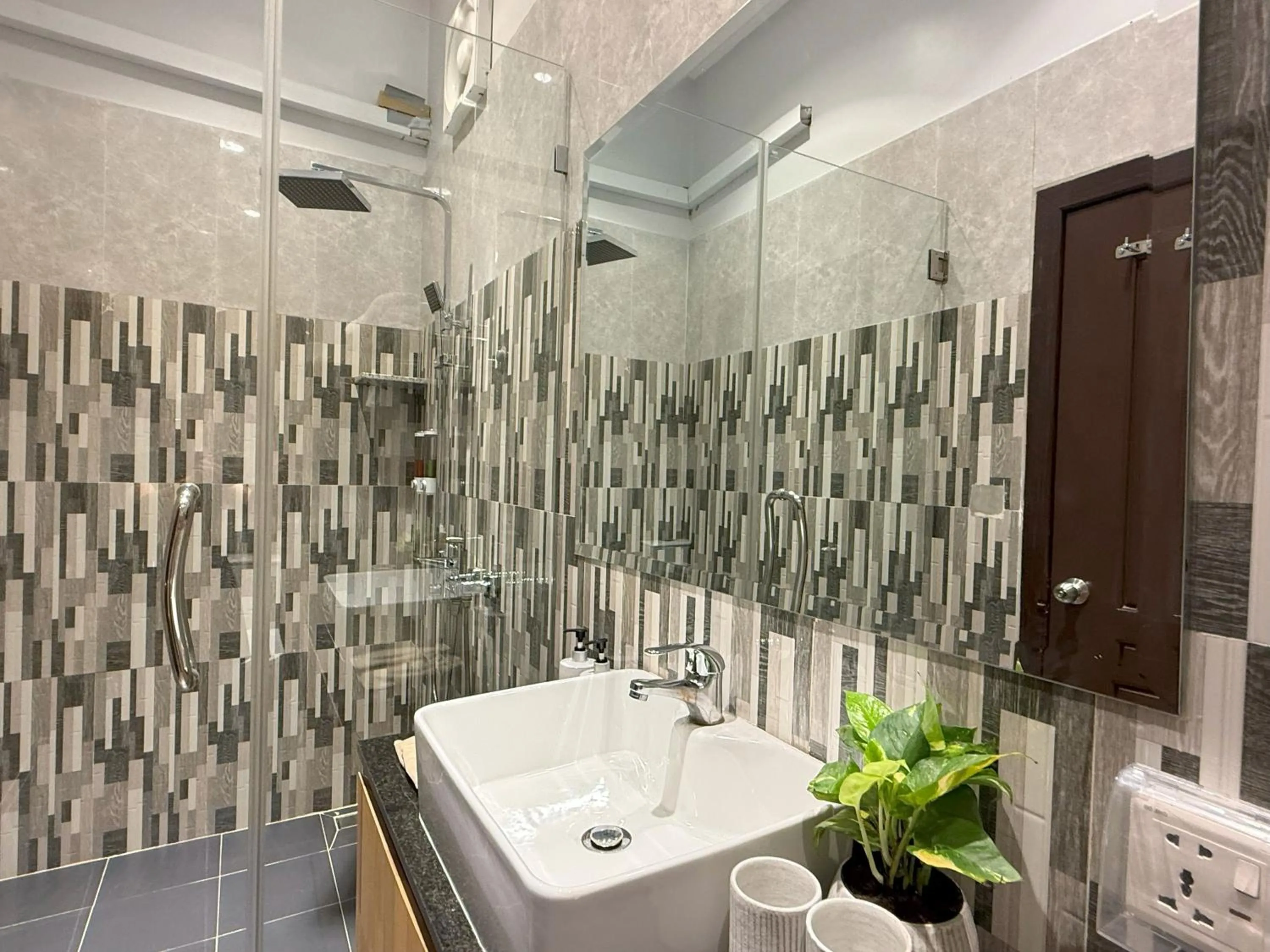 Shower in Moringa Tree Maison