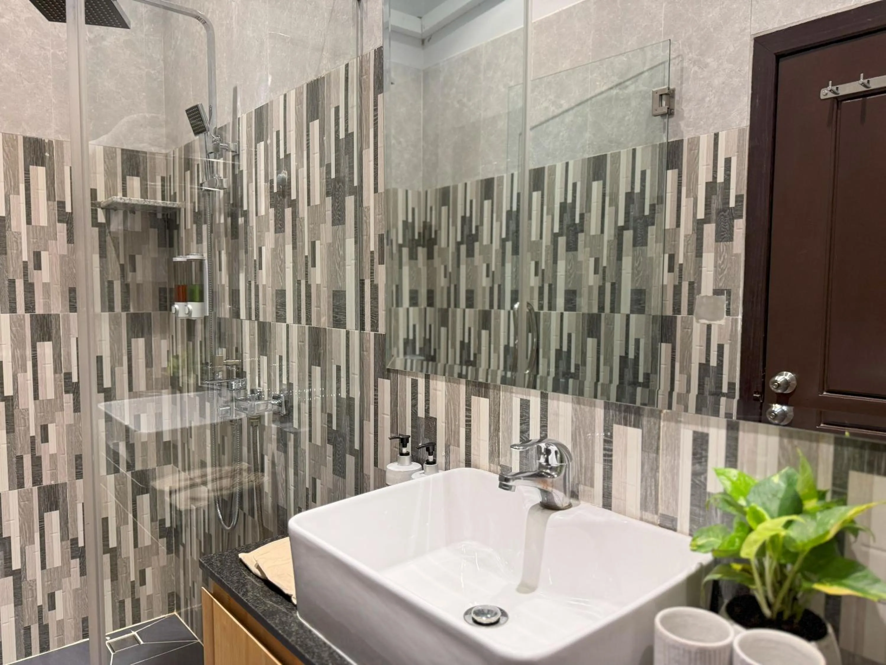 Shower in Moringa Tree Maison