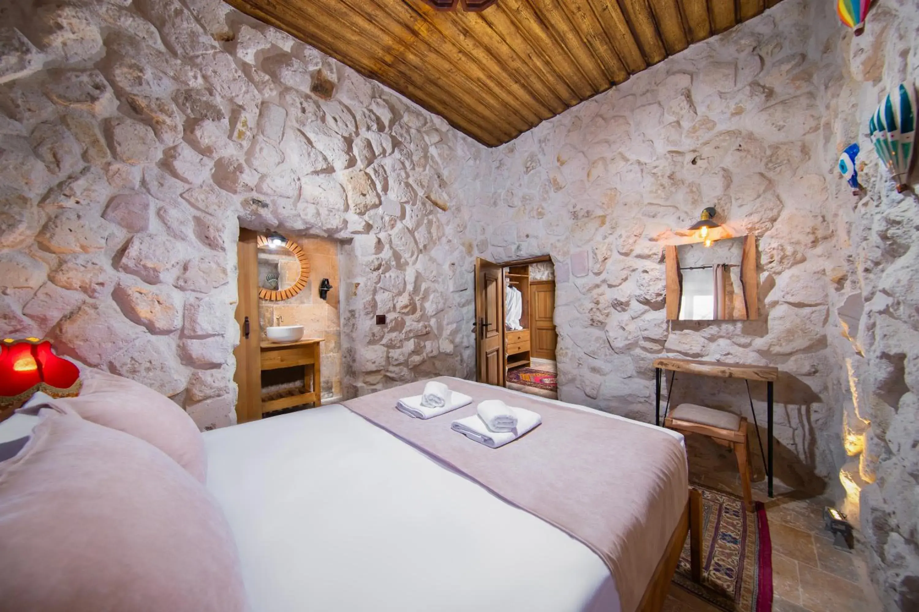 Deluxe Suite with Spa Bath in Cappadocia Cavusin Stone House Deluxe Suite with Spa Bath in Cappadocia Cavusin Stone House