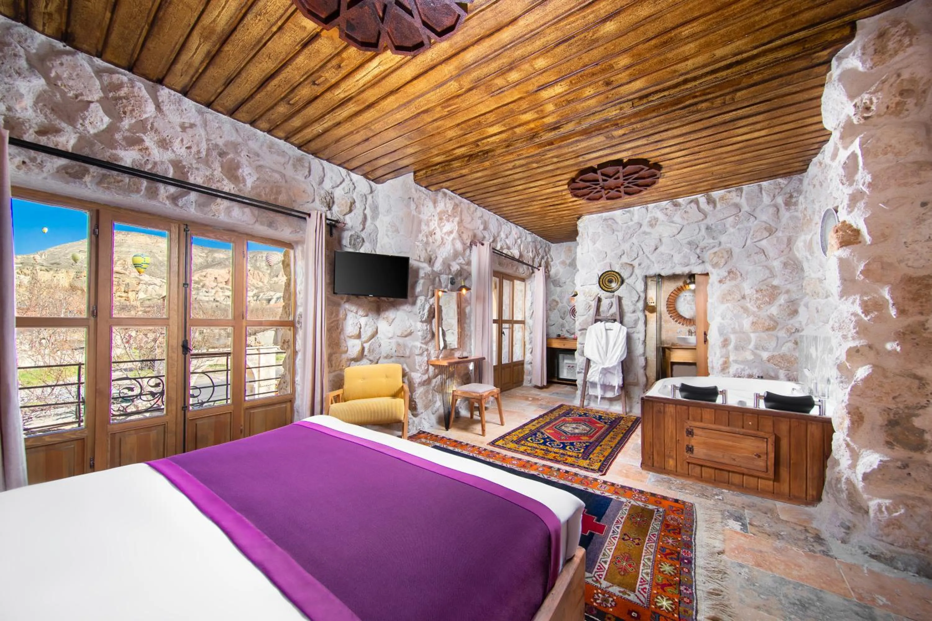 TV and multimedia, Bed in Cappadocia Cavusin Stone House