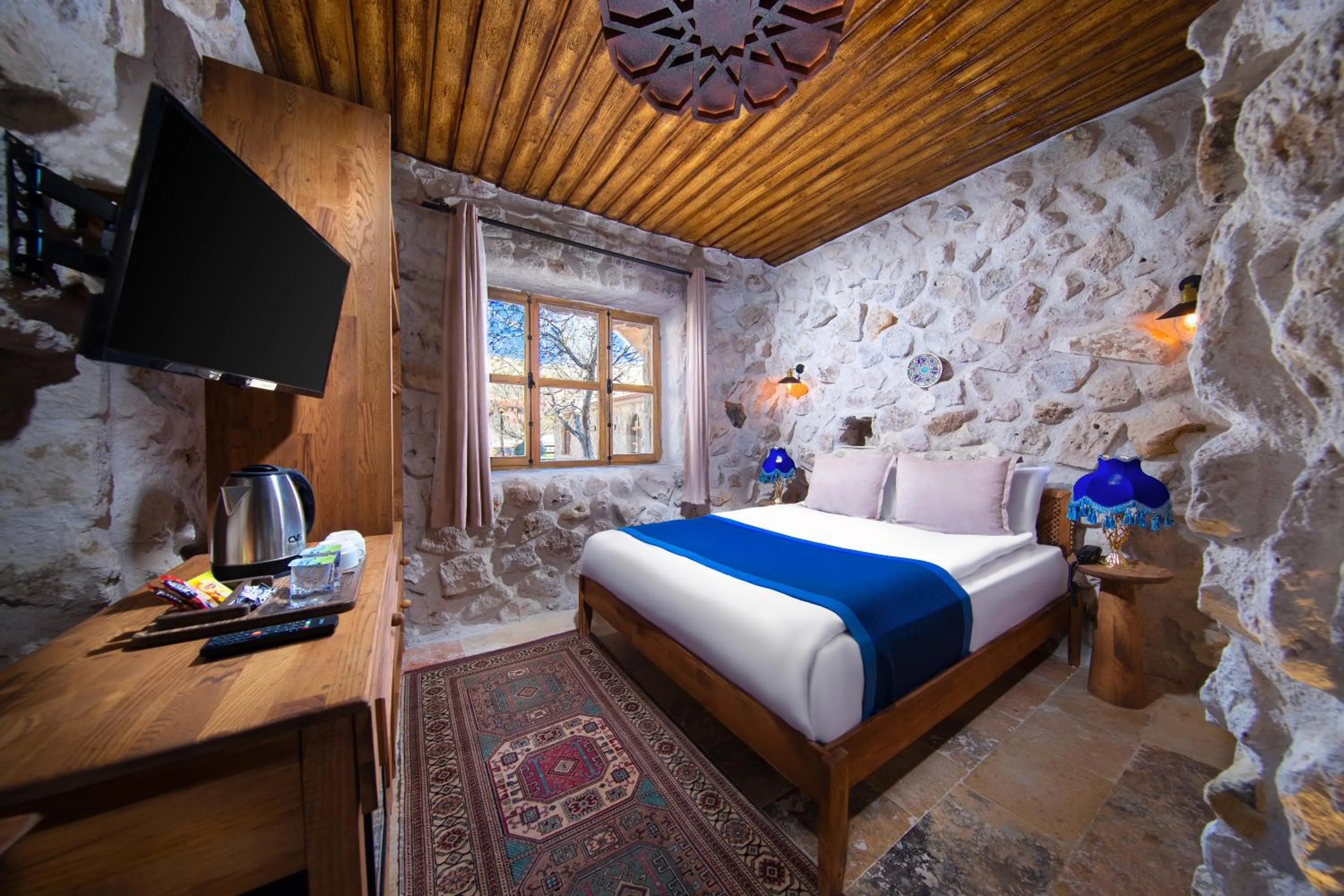 Photo of the whole room, Bed in Cappadocia Cavusin Stone House