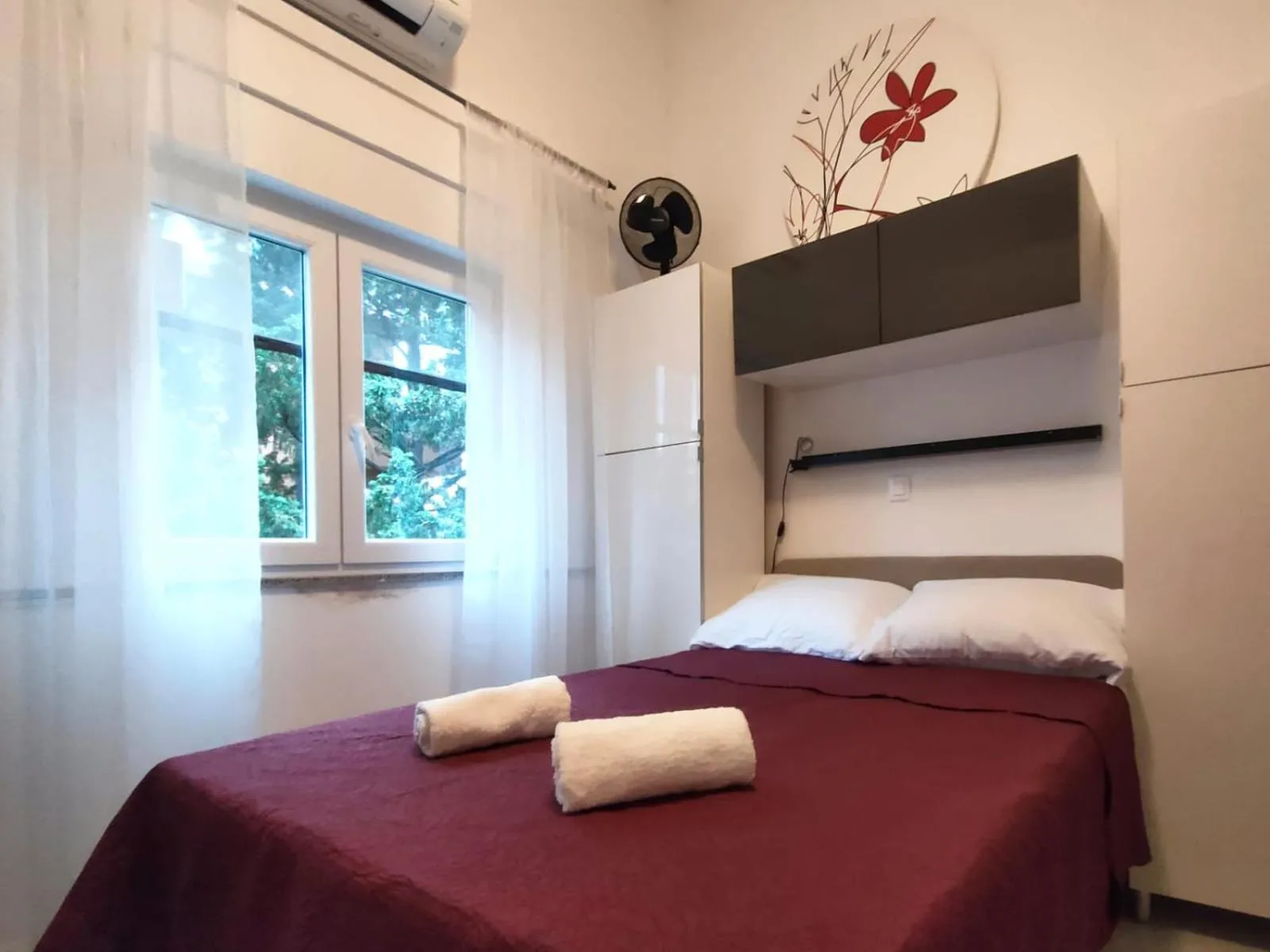 Bed in Rafael Apartments