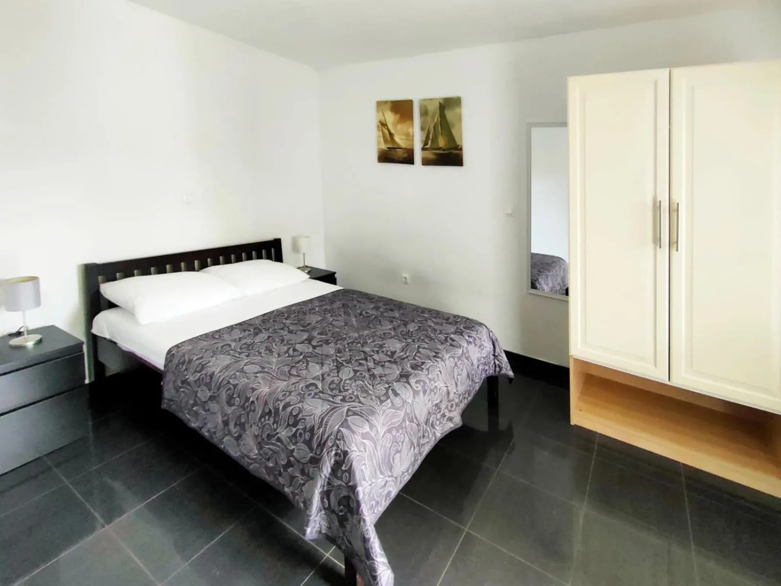 Bed in Rafael Apartments