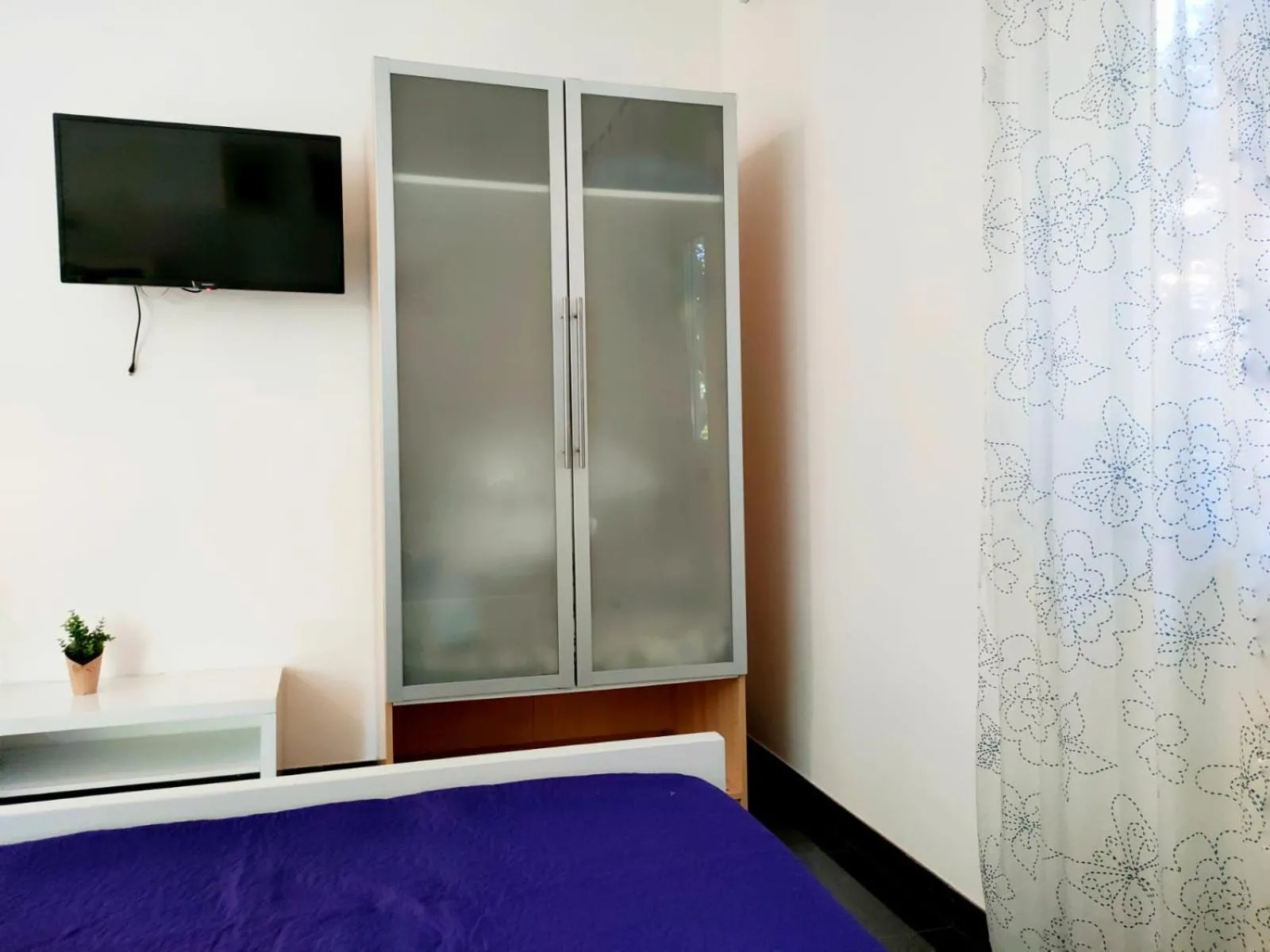 Bed in Rafael Apartments