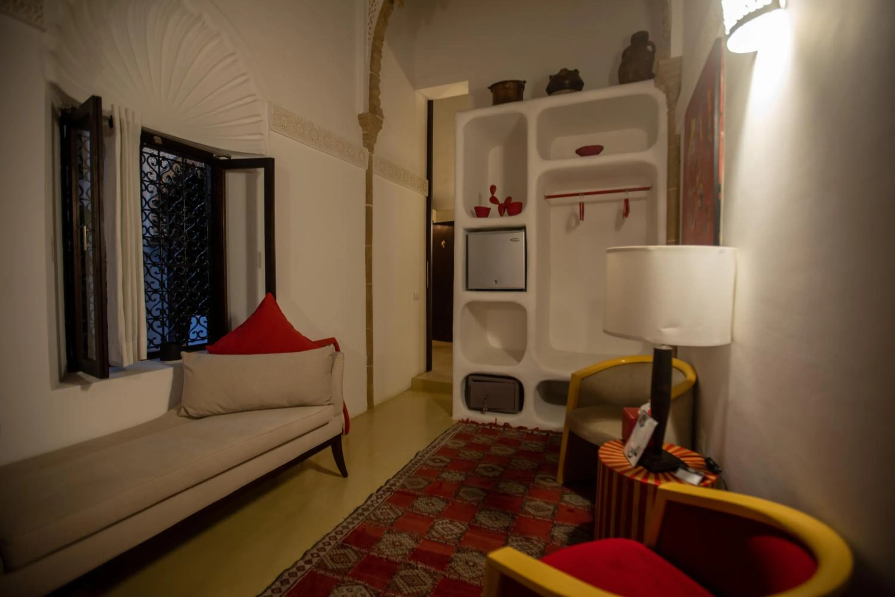 Seating area, Bed in Dar Lalzohra