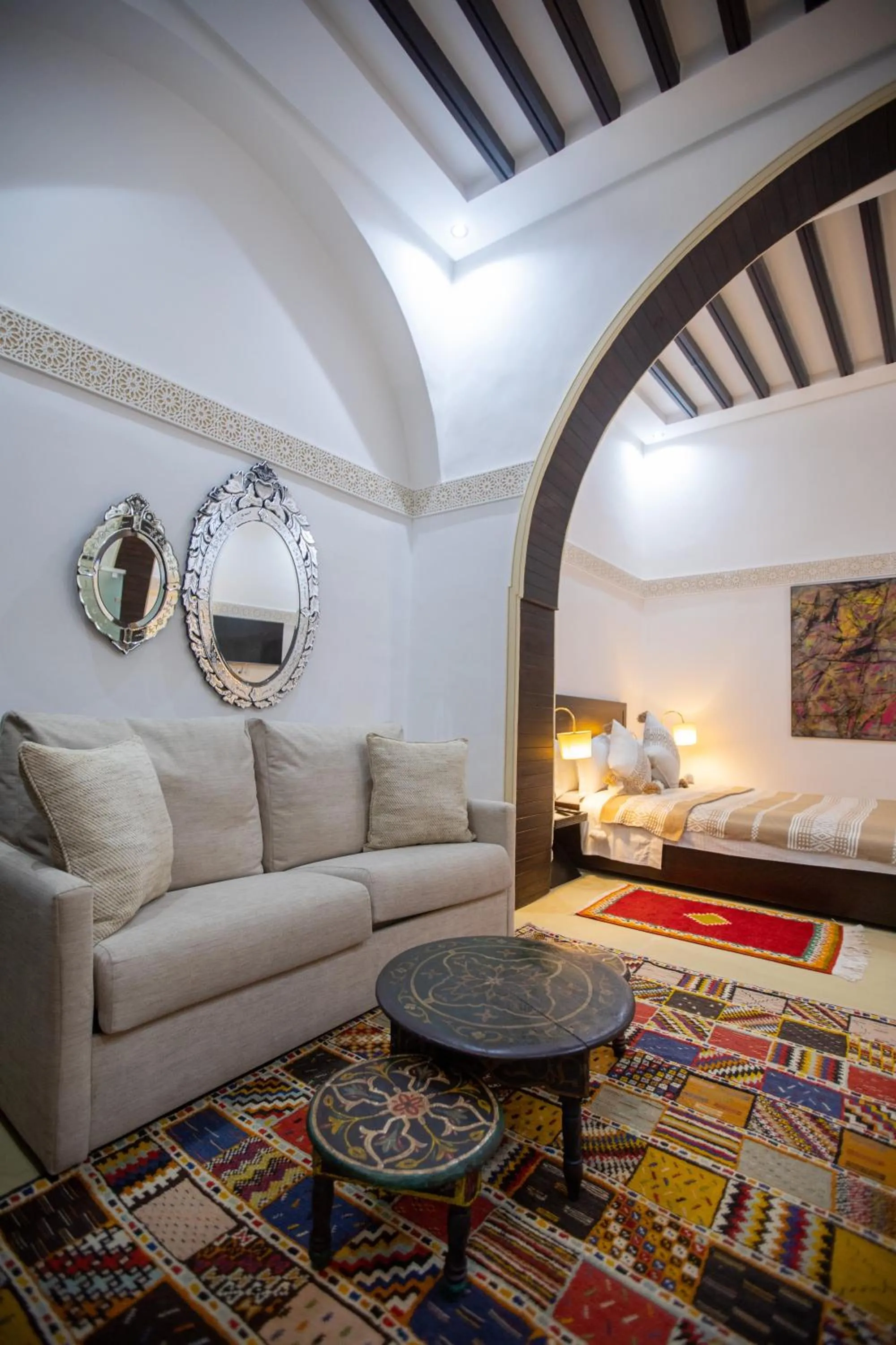 Seating area, Bed in Dar Lalzohra