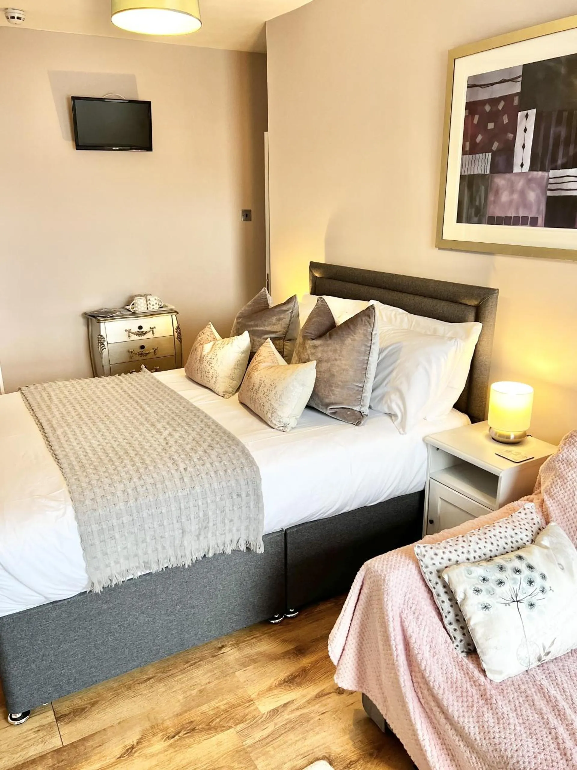 Bedroom, Bed in Devon House Guest House