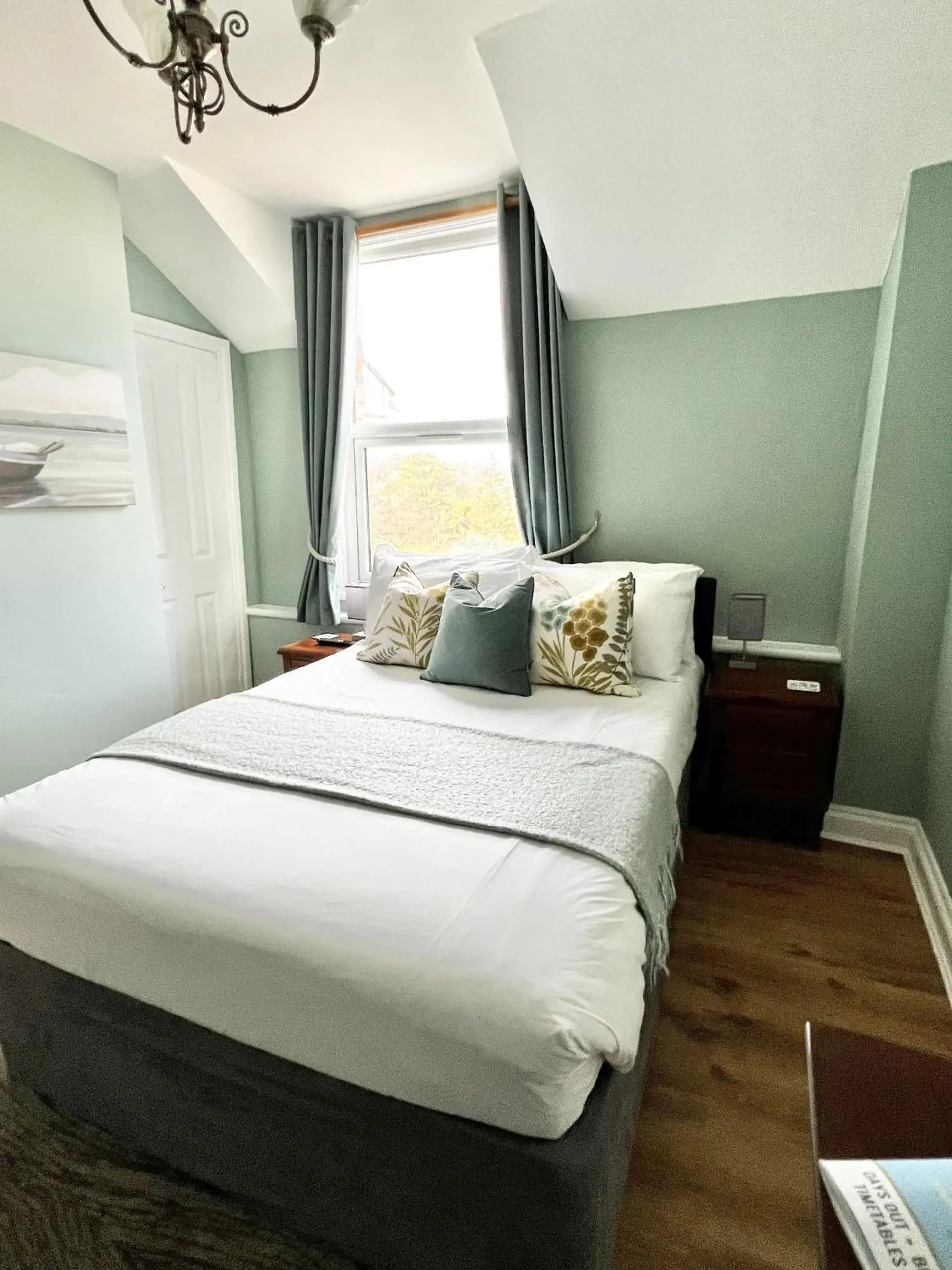 Quadruple Room - single occupancy in Devon House Guest House Quadruple Room - single occupancy in Devon House Guest House