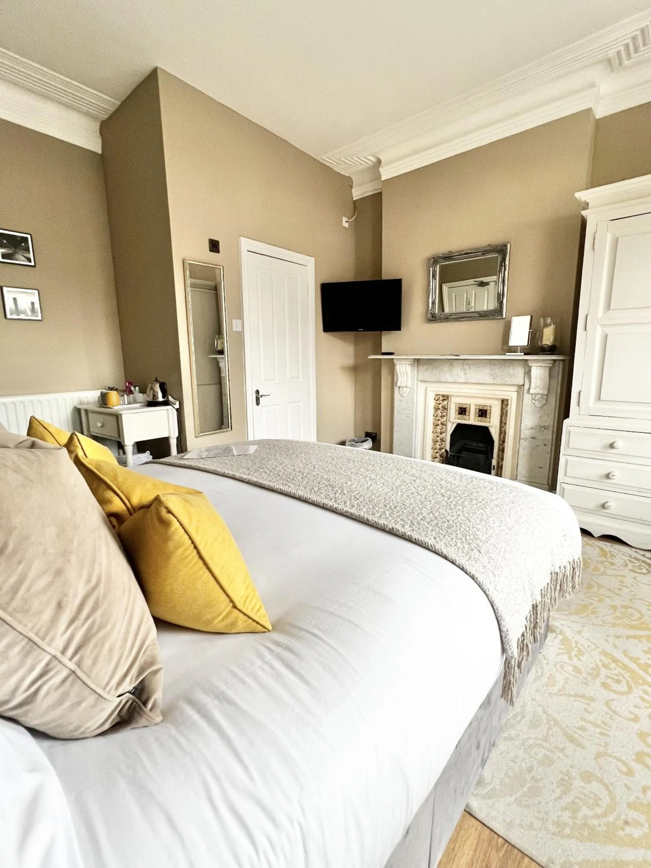 Bedroom, Bed in Devon House Guest House