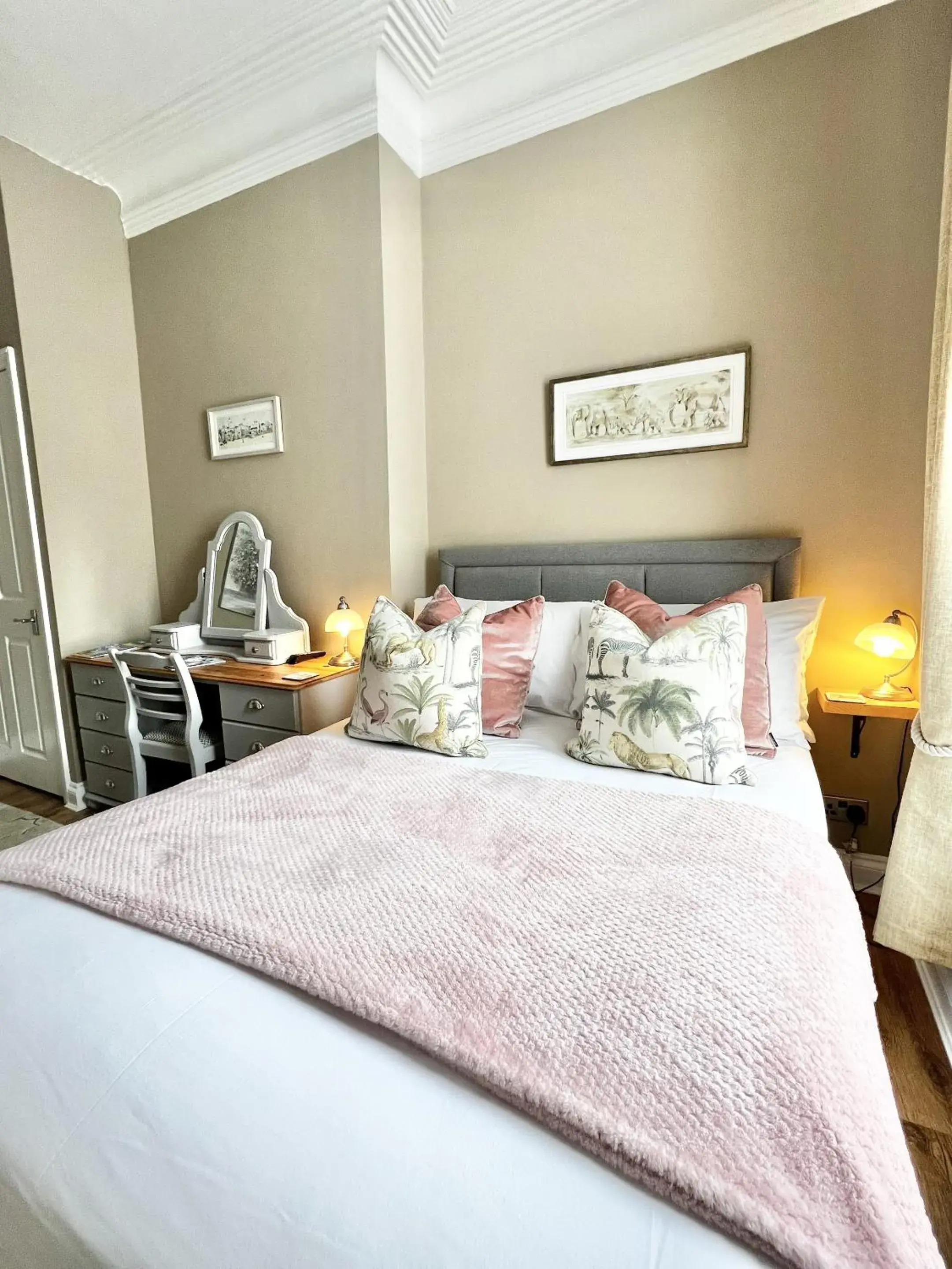 One-Bedroom Suite - single occupancy in Devon House Guest House One-Bedroom Suite - single occupancy in Devon House Guest House